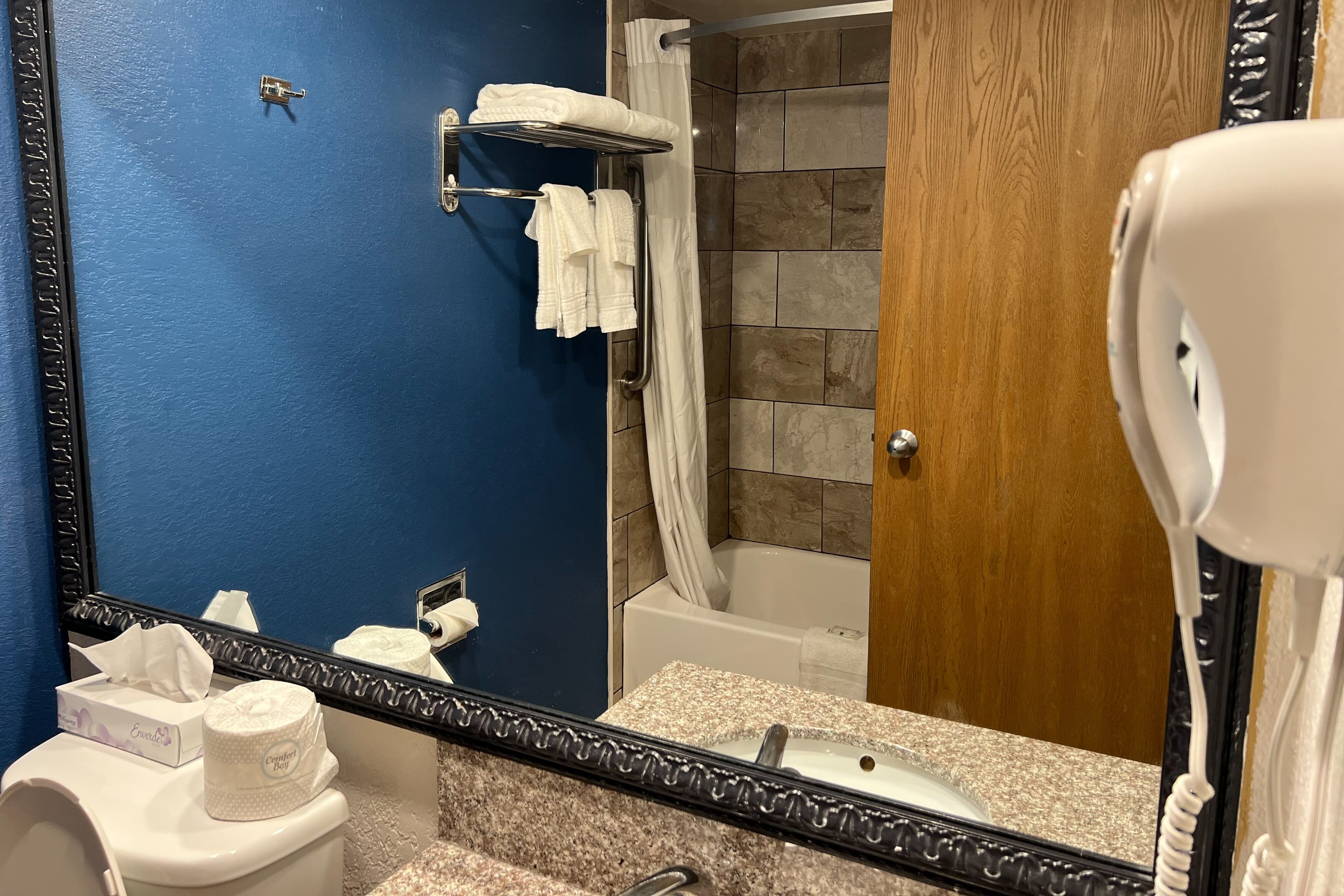 Quality Inn & Suites Louisville East - Image 5