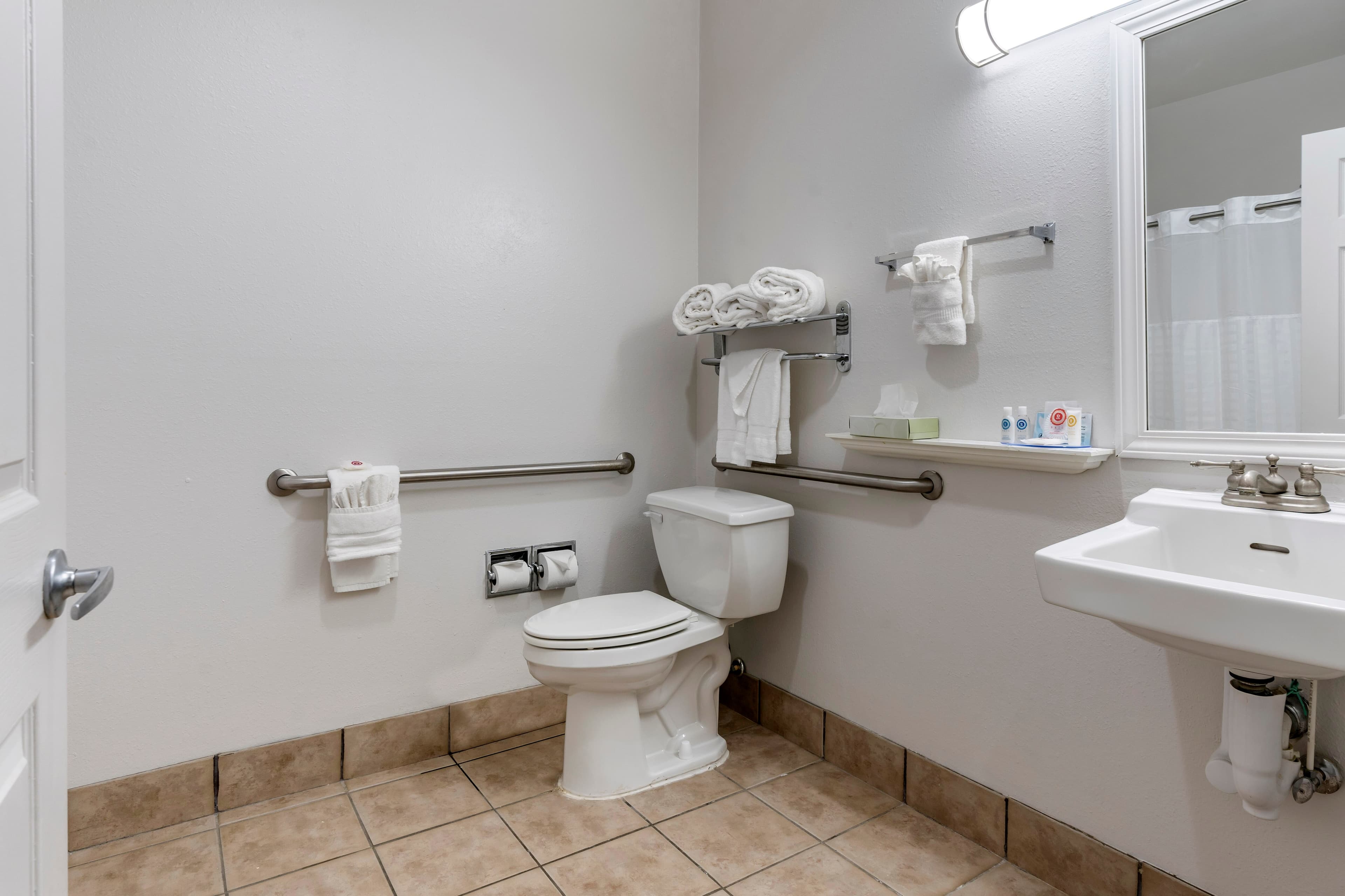Comfort Inn & Suites Shelbyville — 9
