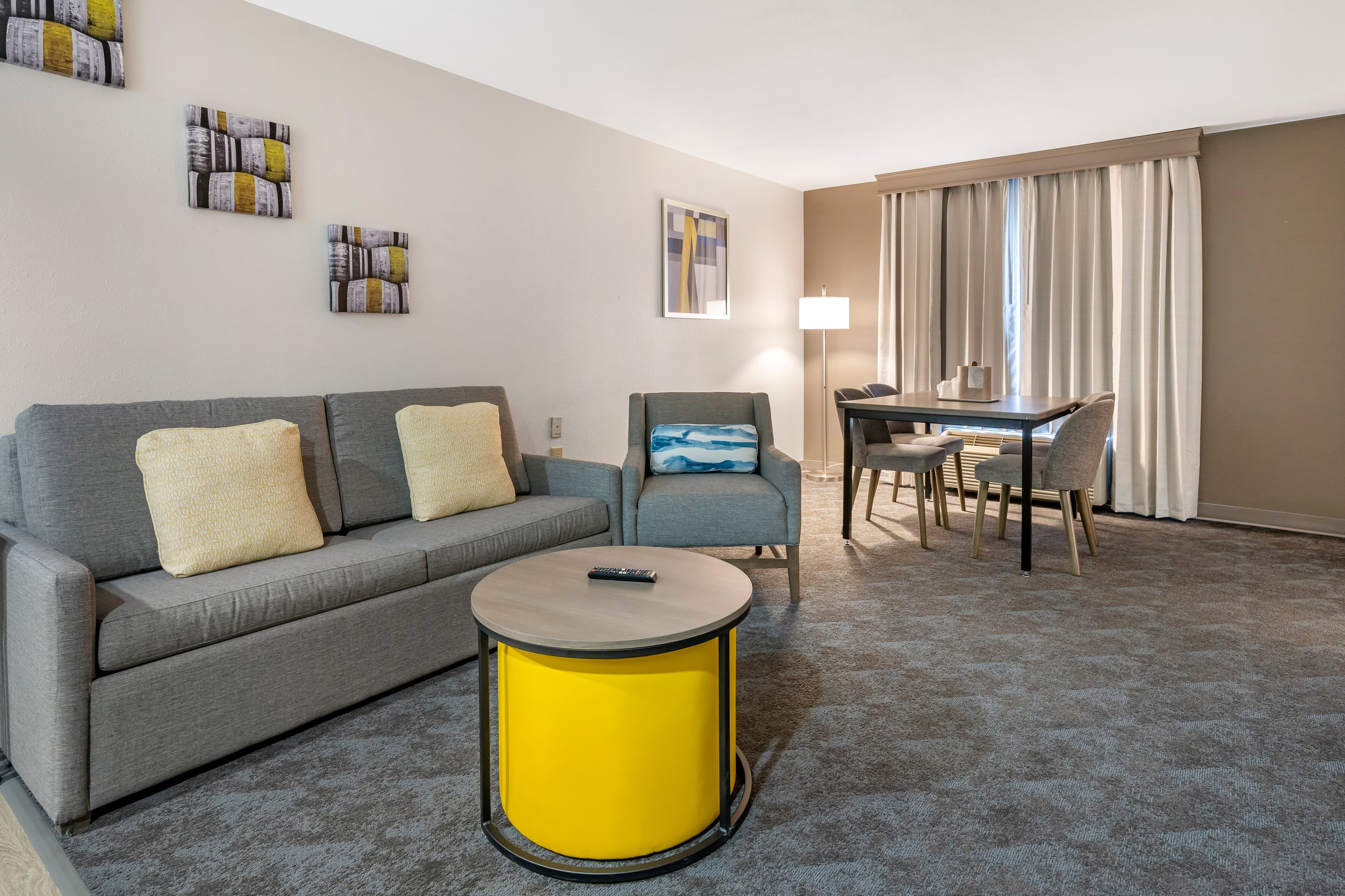 Comfort Inn & Suites Shelbyville - Image 2
