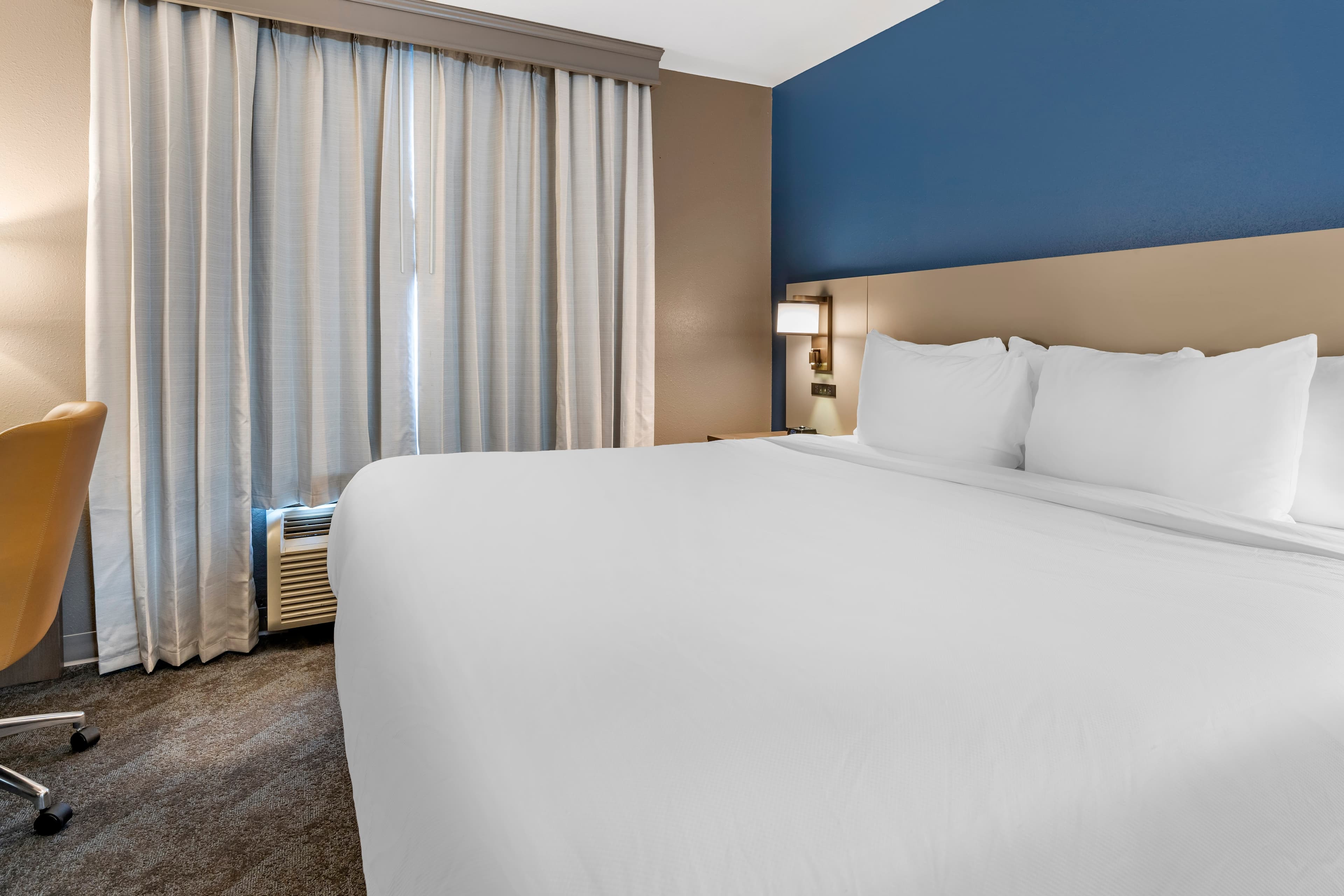 Comfort Inn & Suites Shelbyville - Image 4