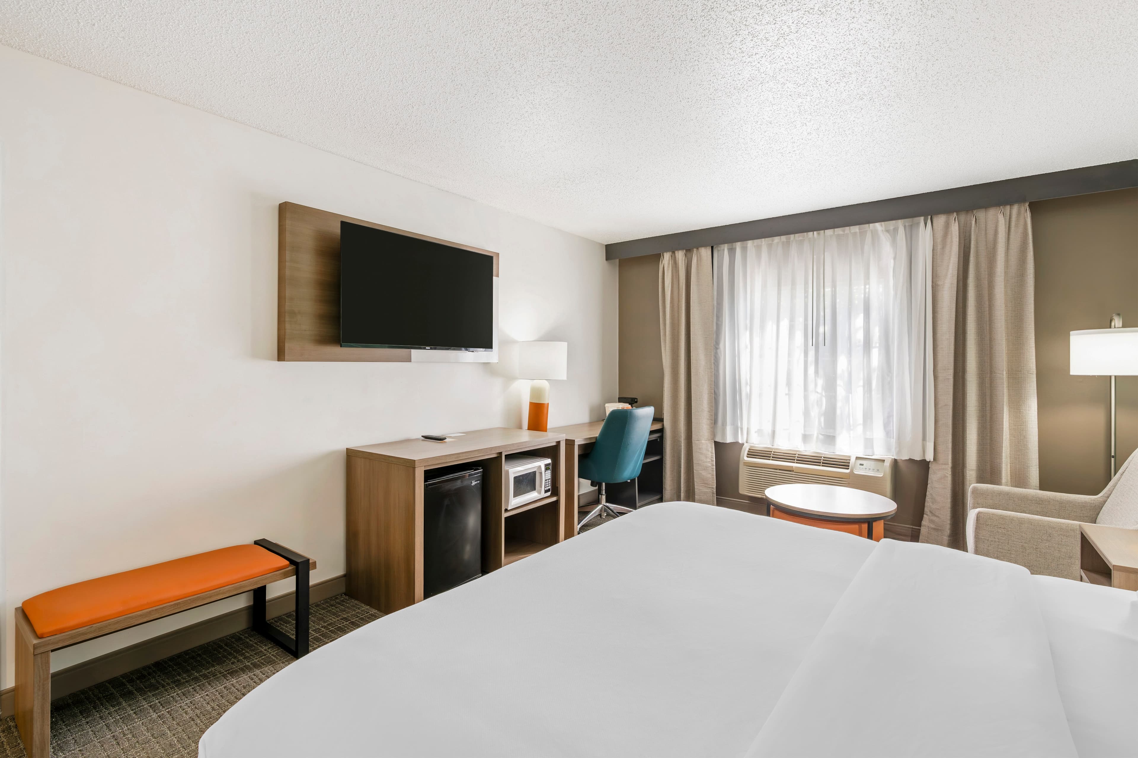 Comfort Inn & Suites Louisville Airport Fair & Expo - Image 4