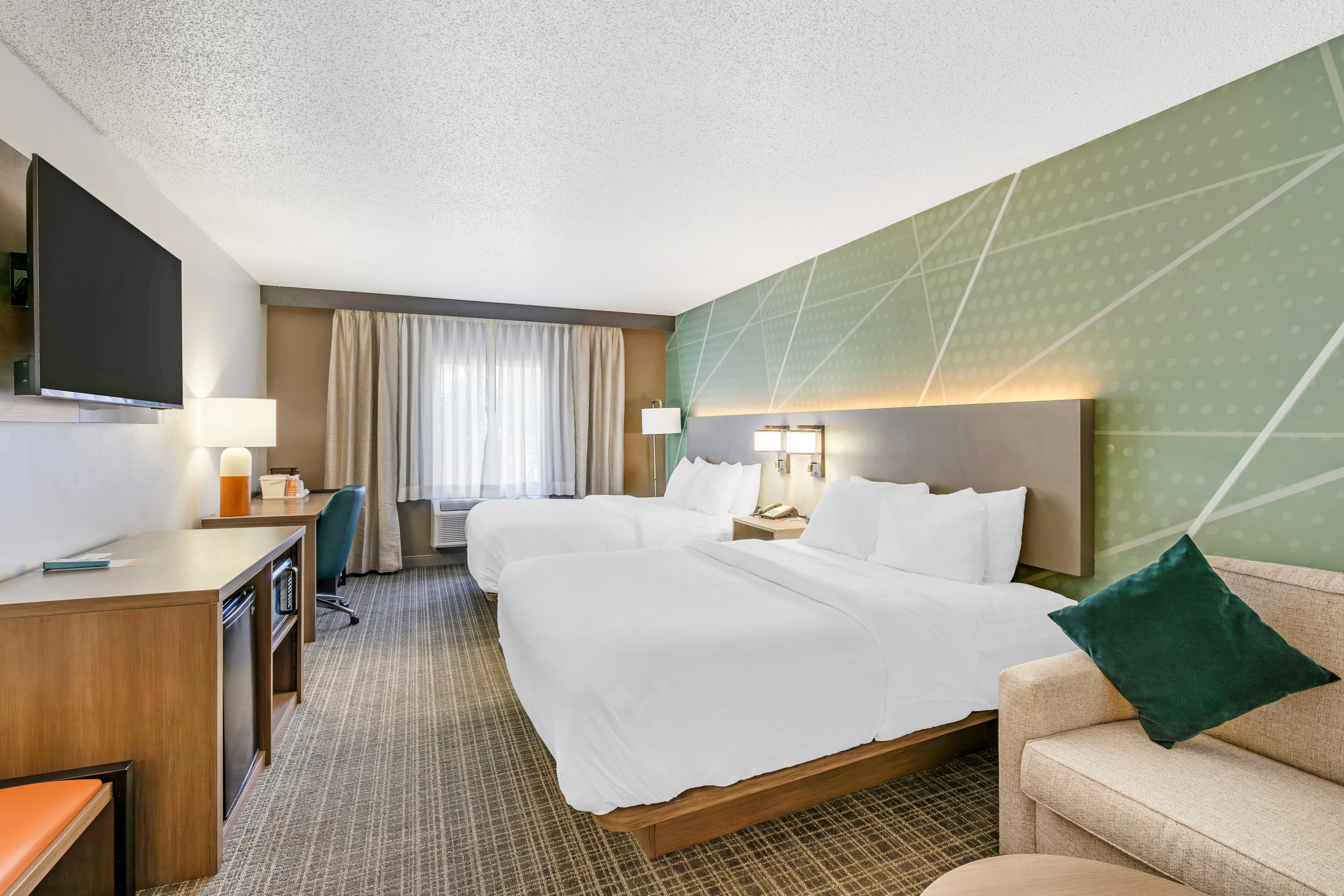Comfort Inn & Suites Louisville Airport Fair & Expo — 10