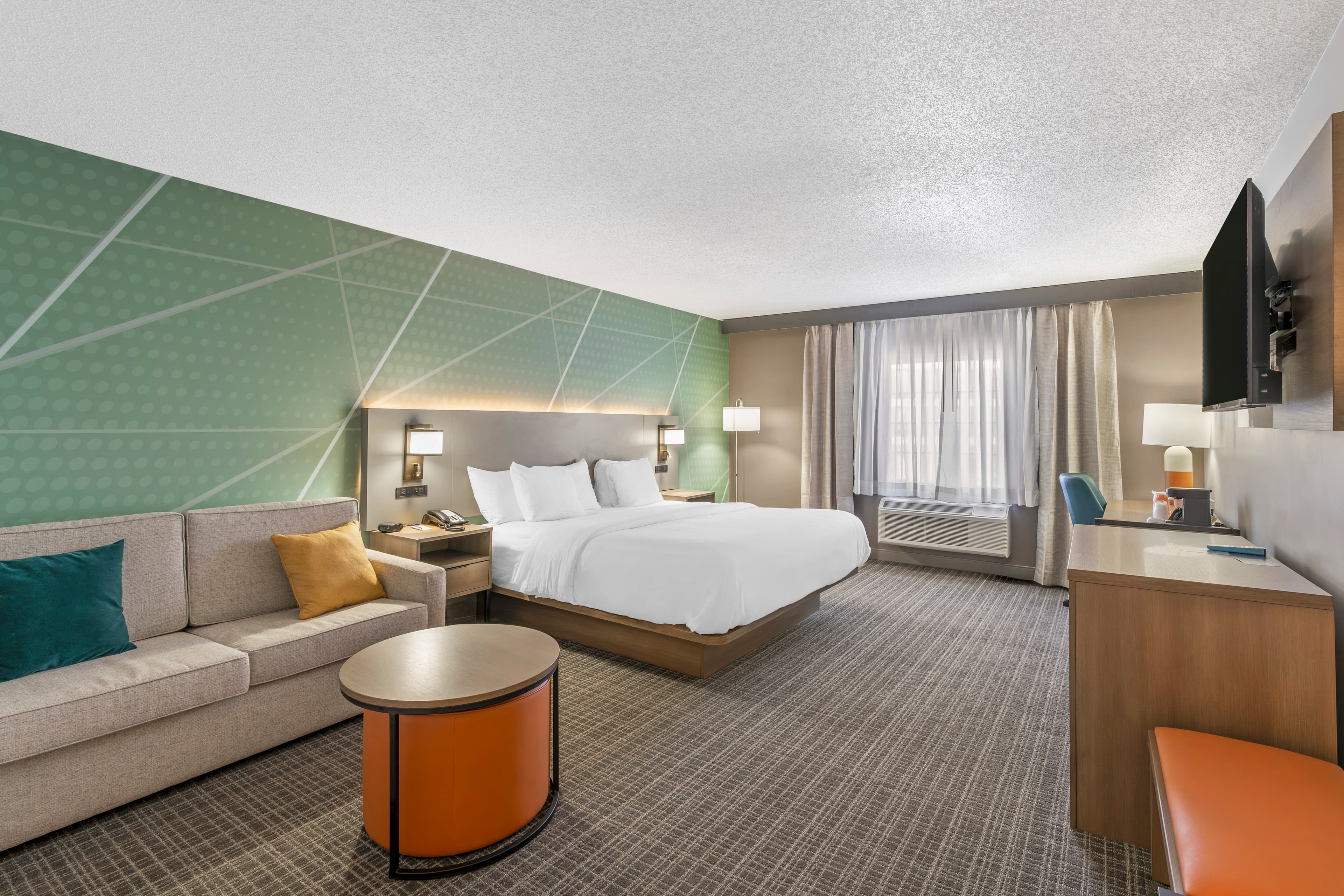 Comfort Inn & Suites Louisville Airport Fair & Expo — 6