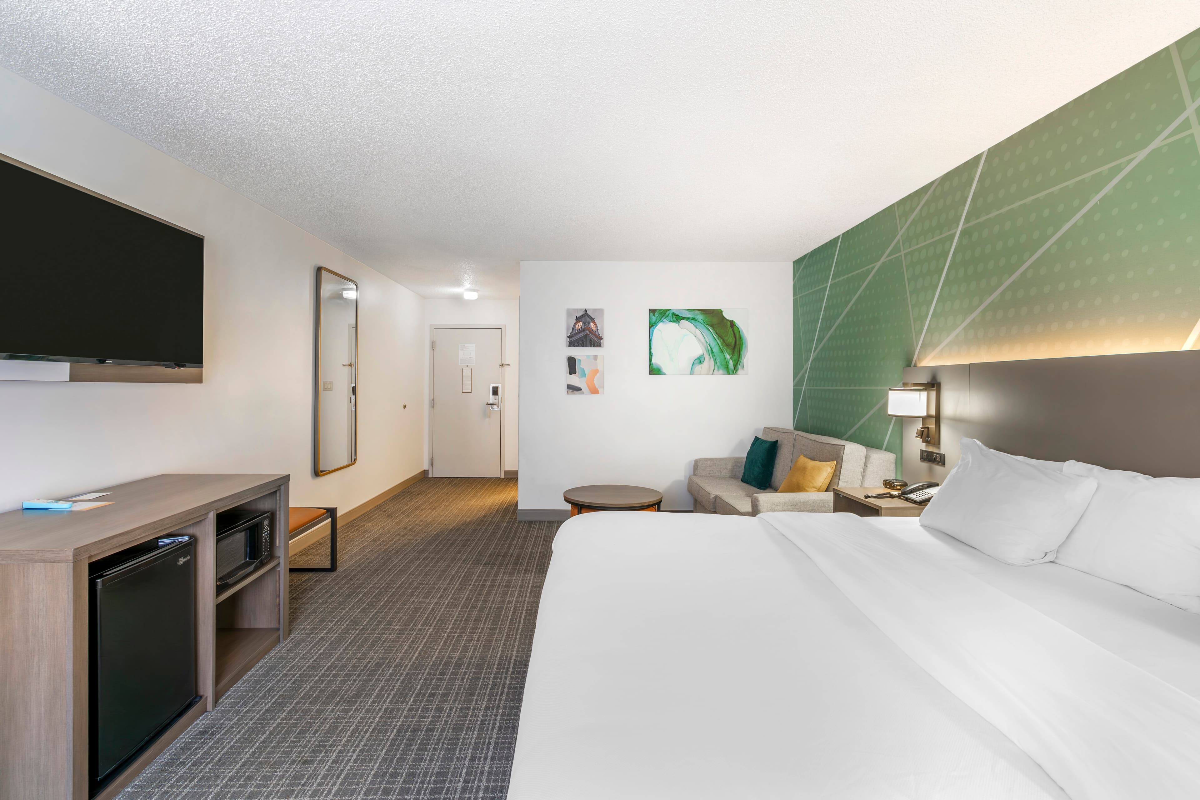 Comfort Inn & Suites Louisville Airport Fair & Expo — 8