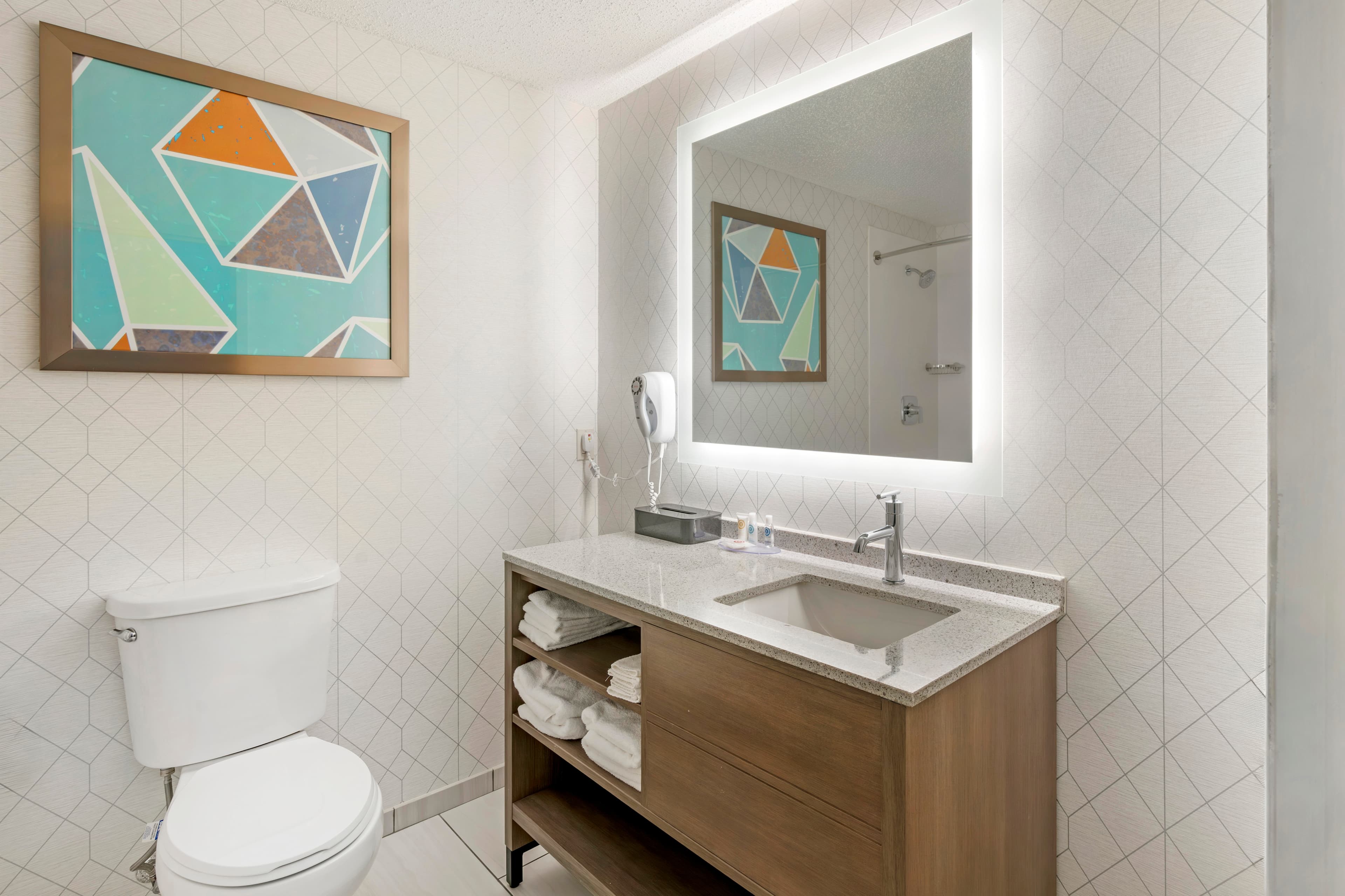 Comfort Inn & Suites Louisville Airport Fair & Expo — 9