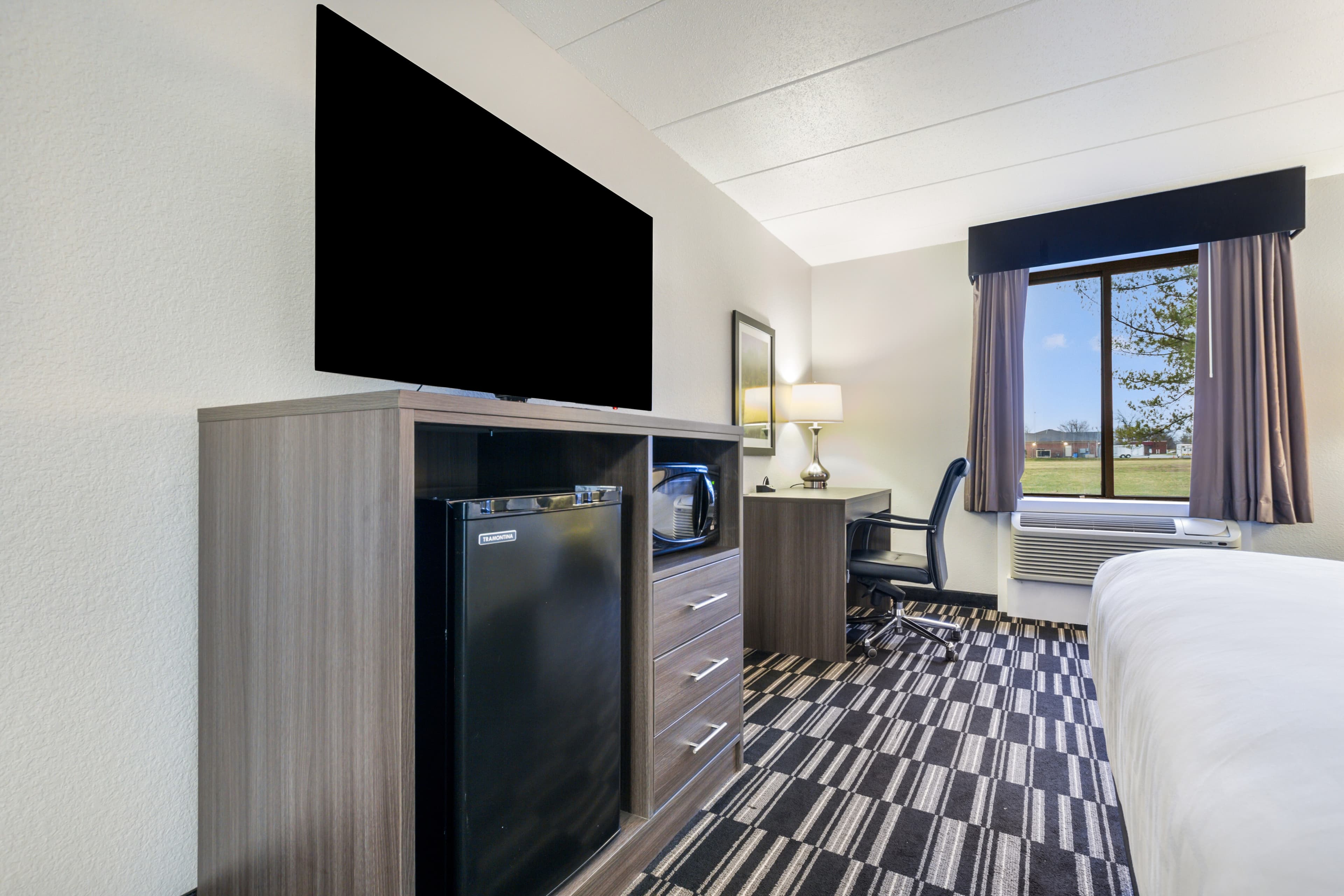 Clarion Pointe Richmond North near University — 6