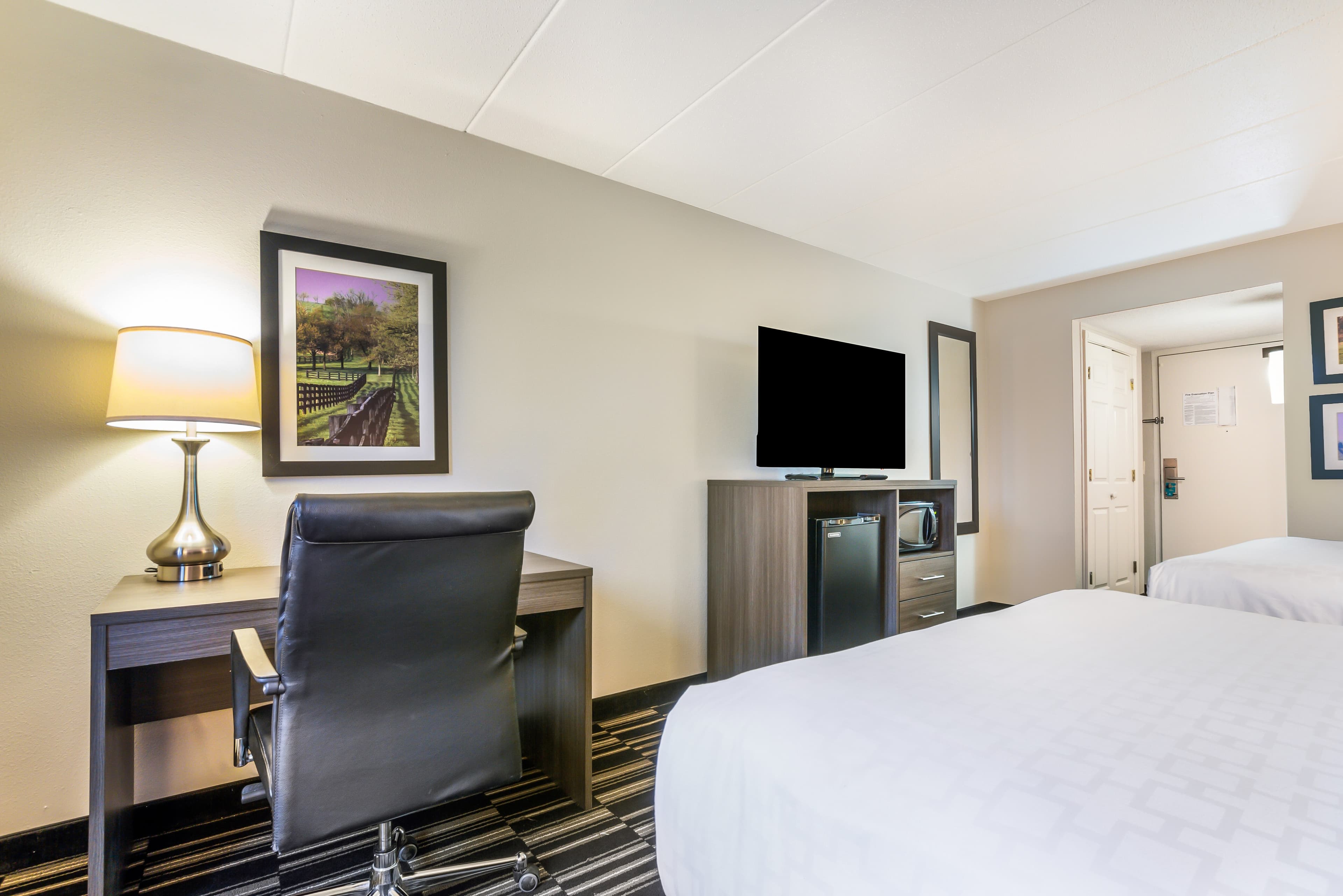 Clarion Pointe Richmond North near University — 10