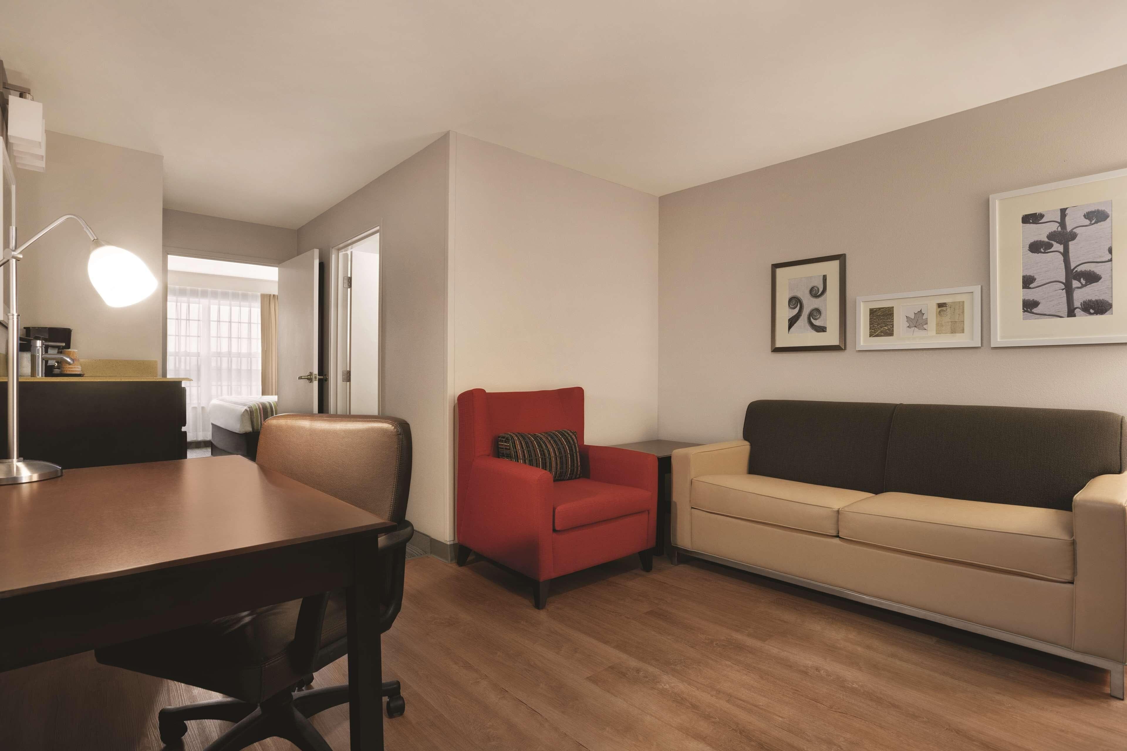Country Inn & Suites by Radisson, Bowling Green, KY - Image 2