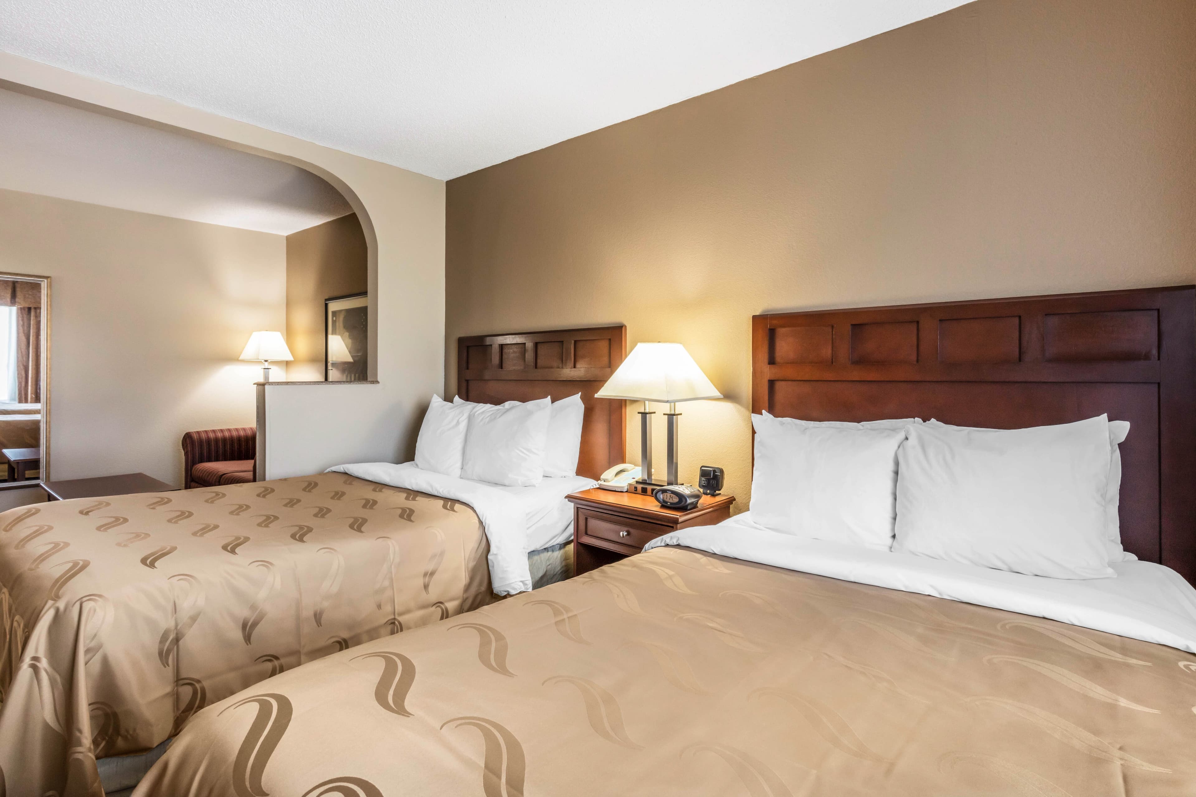 Quality Suites Paducah I-24 - Image 2