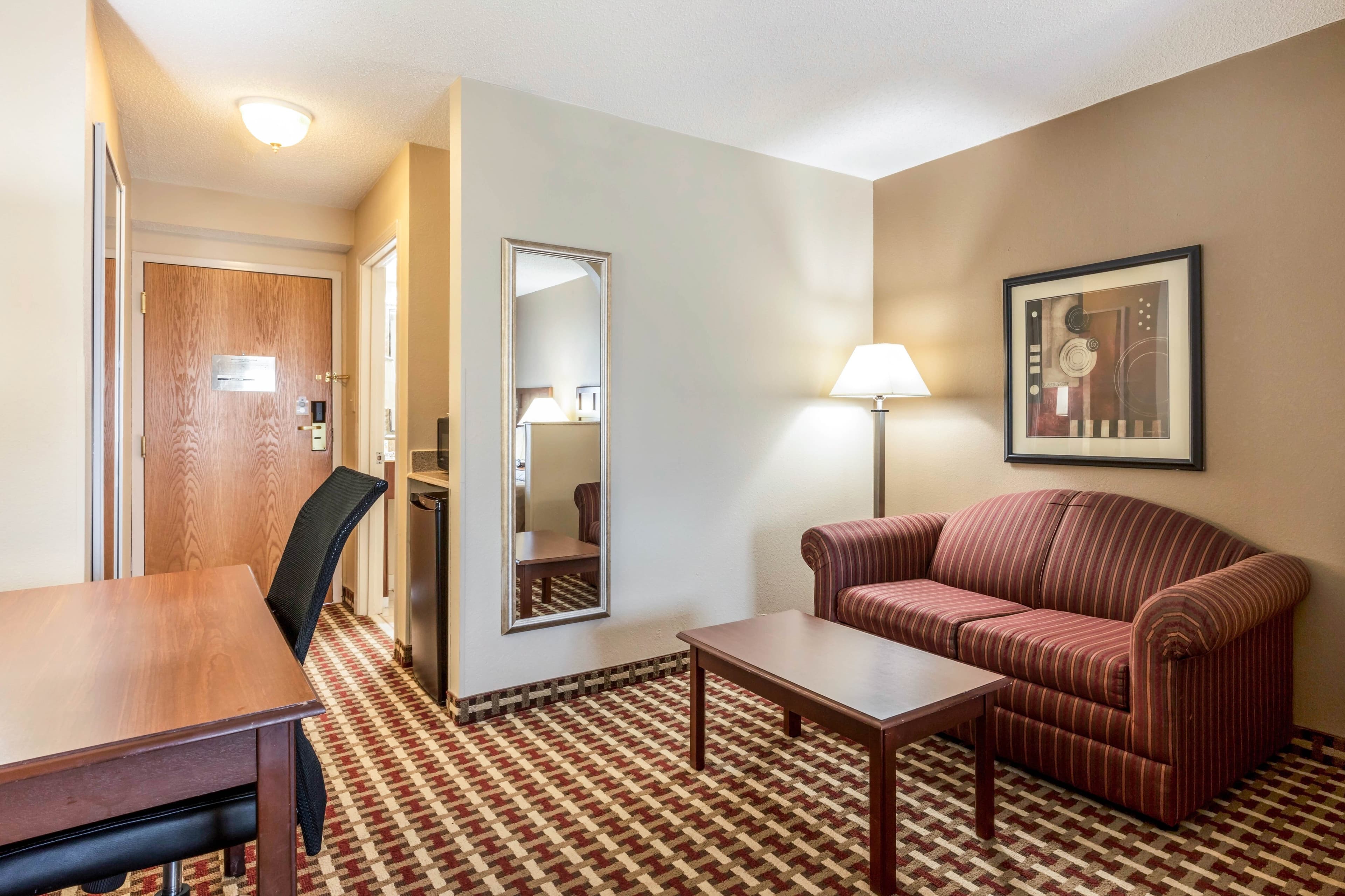 Quality Suites Paducah I-24 - Image 3