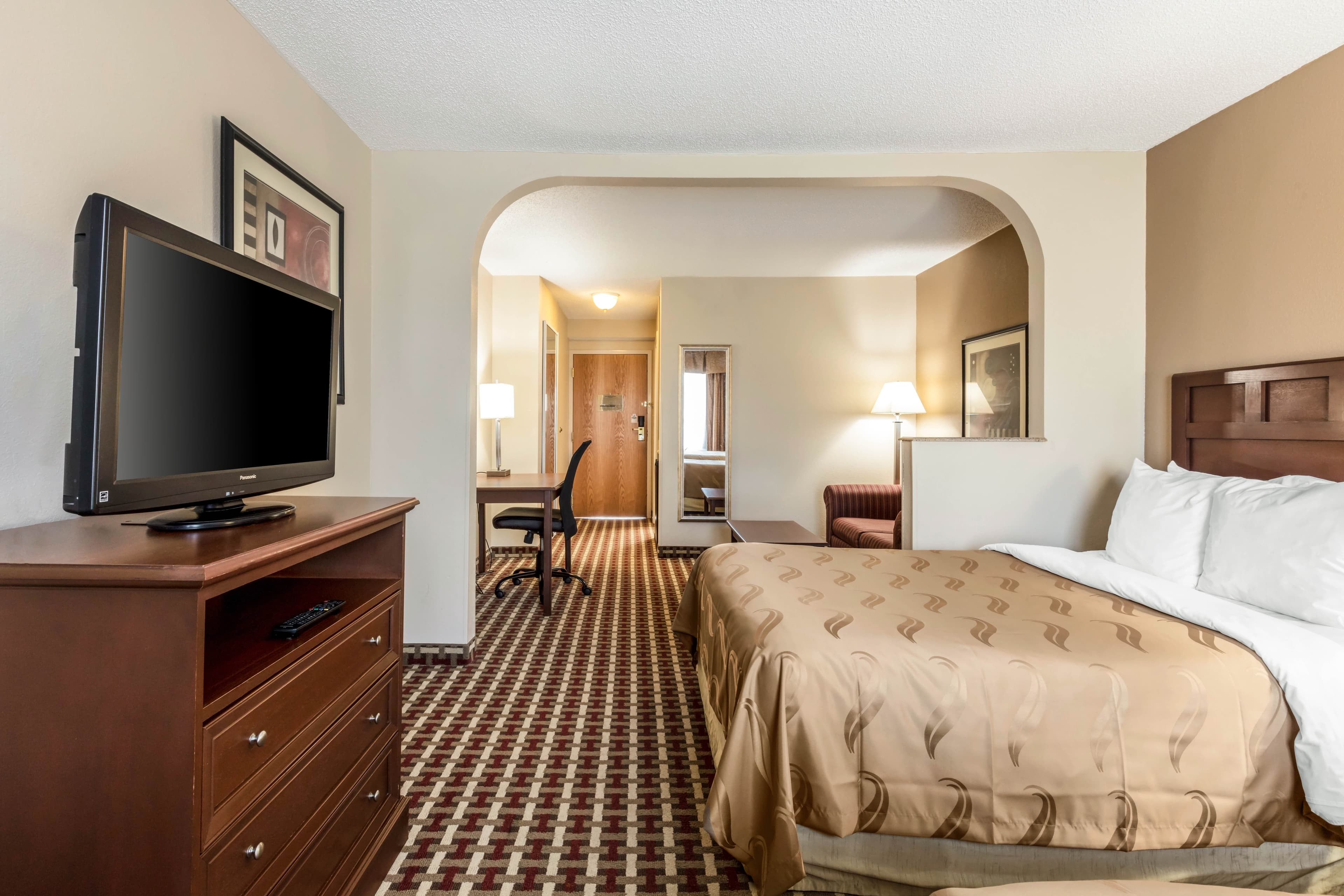 Quality Suites Paducah I-24 - Image 5