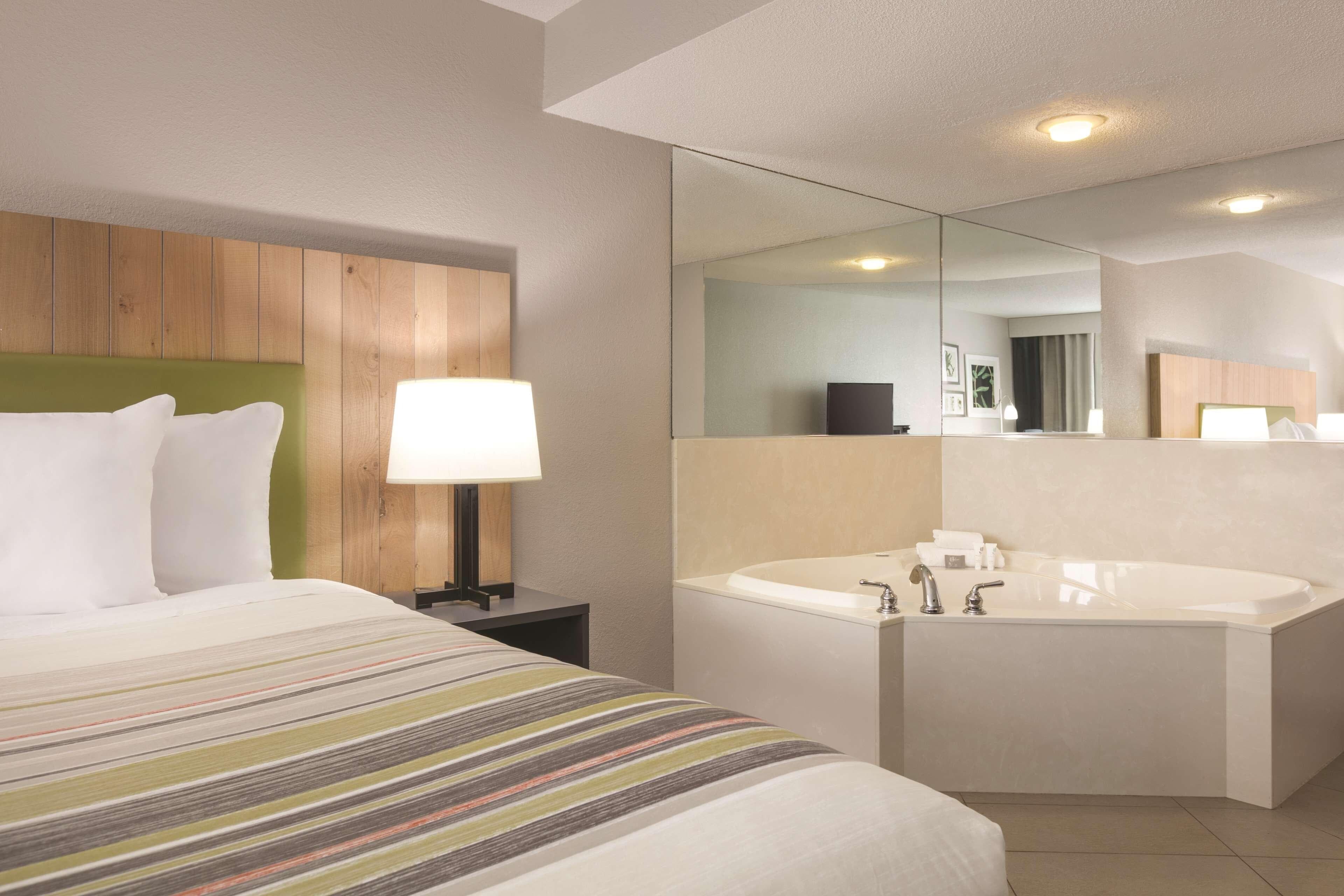 Country Inn & Suites by Radisson, London, KY — 10