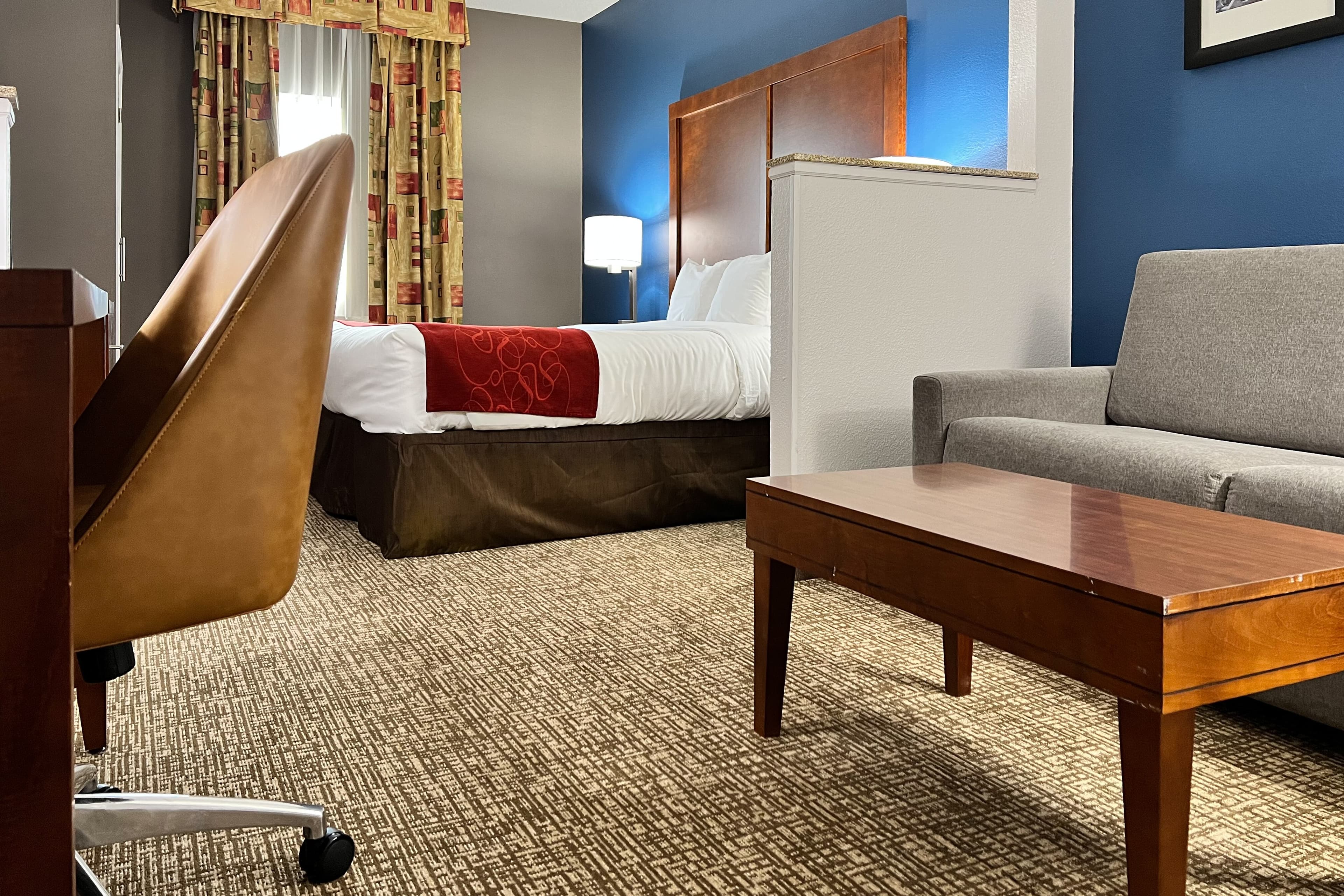 Comfort Suites Louisville East — 8