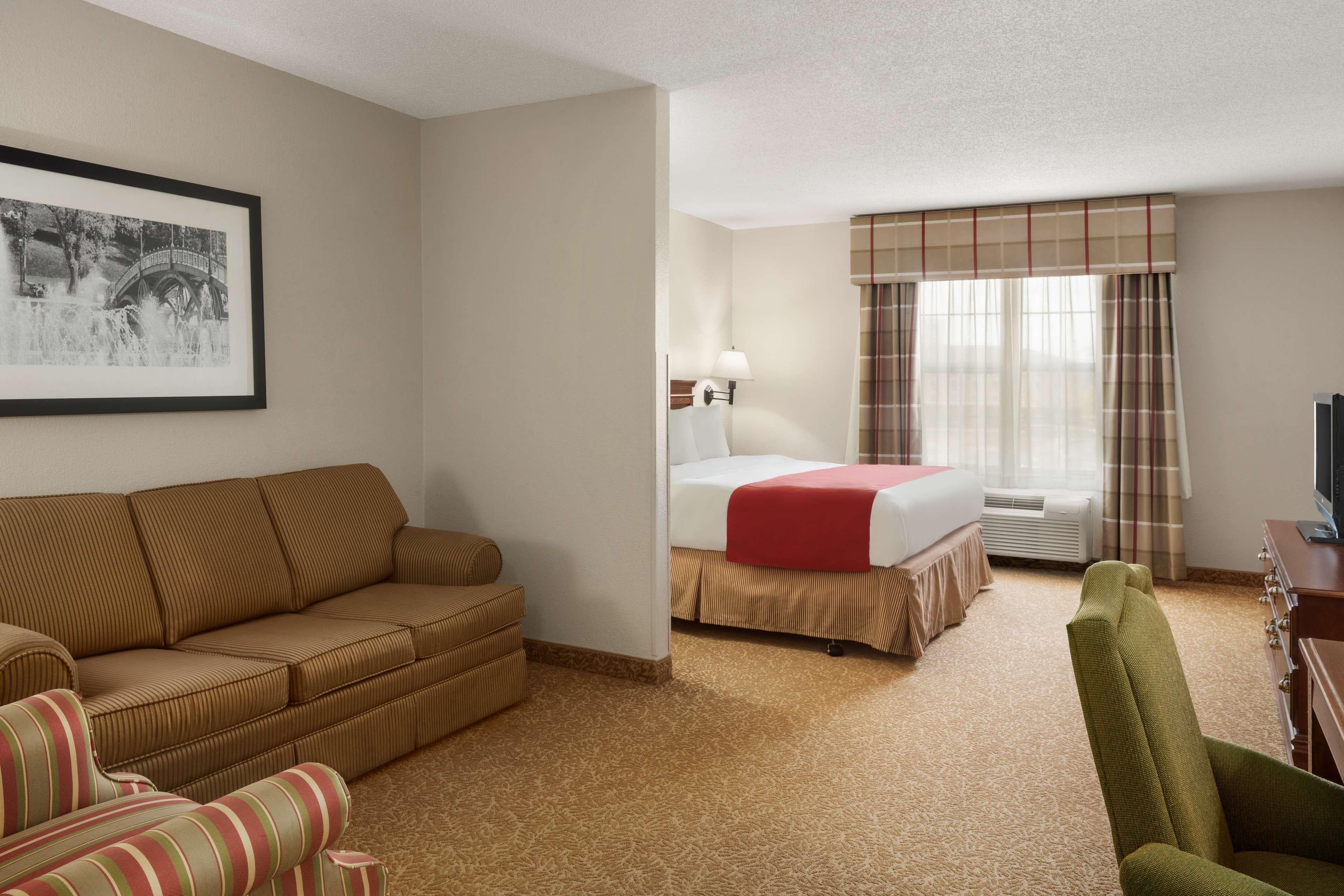 Country Inn & Suites by Radisson, Louisville South, KY - Image 5