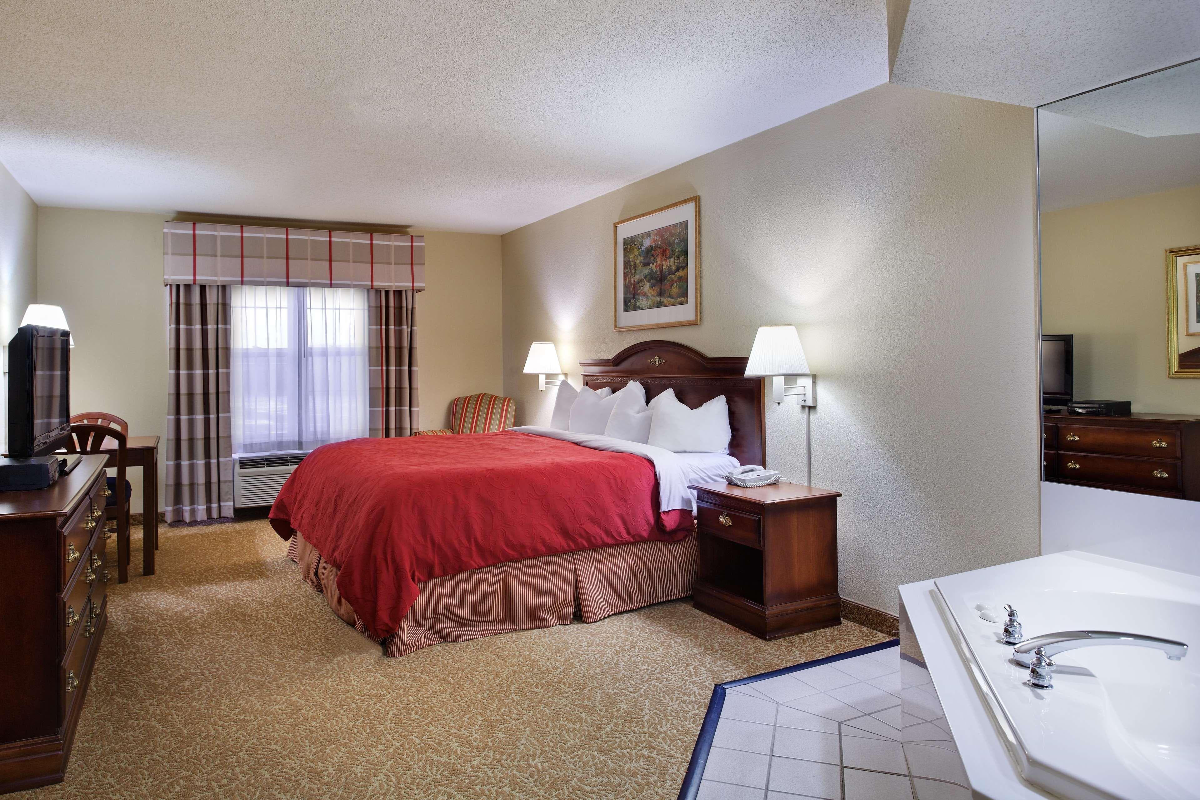 Country Inn & Suites by Radisson, Louisville South, KY - Image 4
