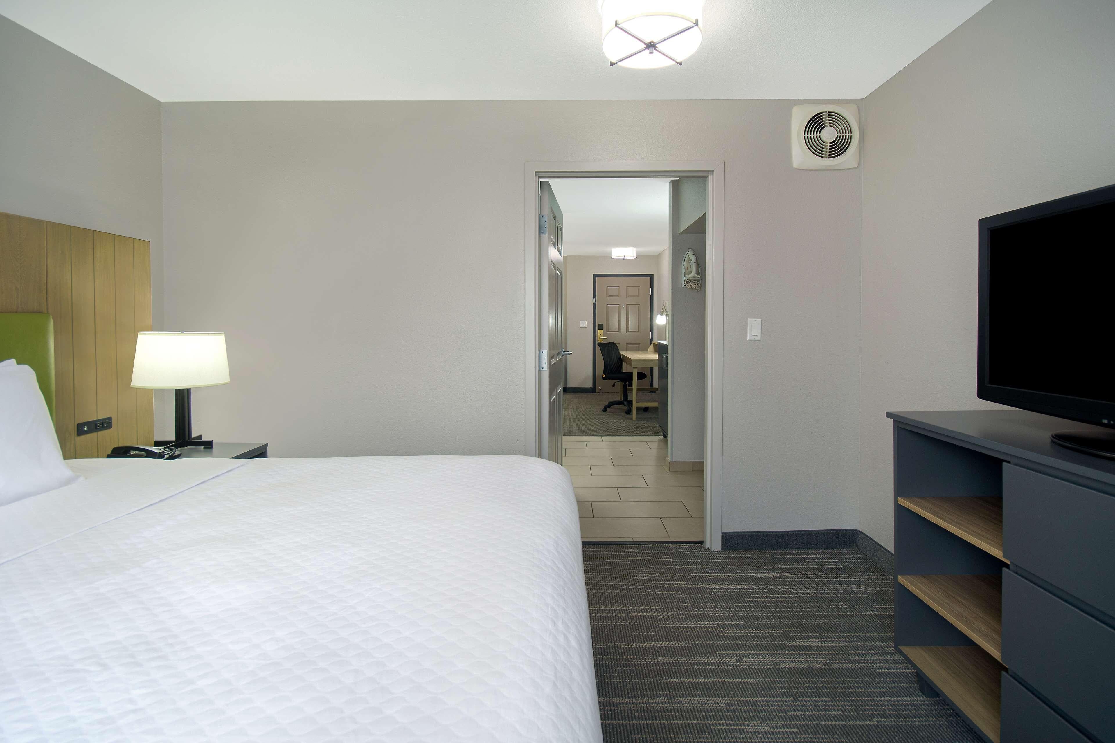 Country Inn & Suites by Radisson, Cincinnati Airport, KY — 11