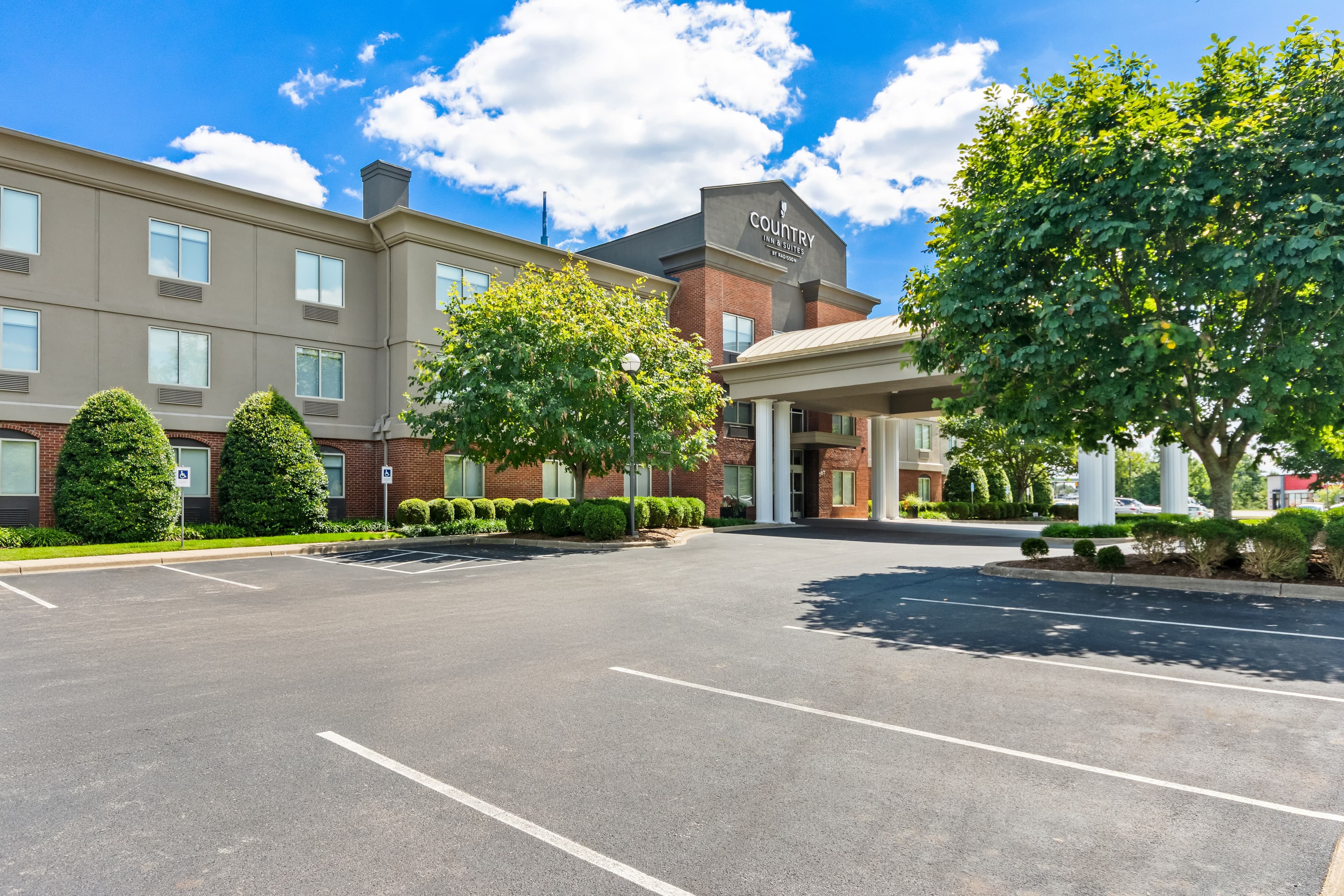 Country Inn & Suites by Radisson, Elizabethtown - Image 1