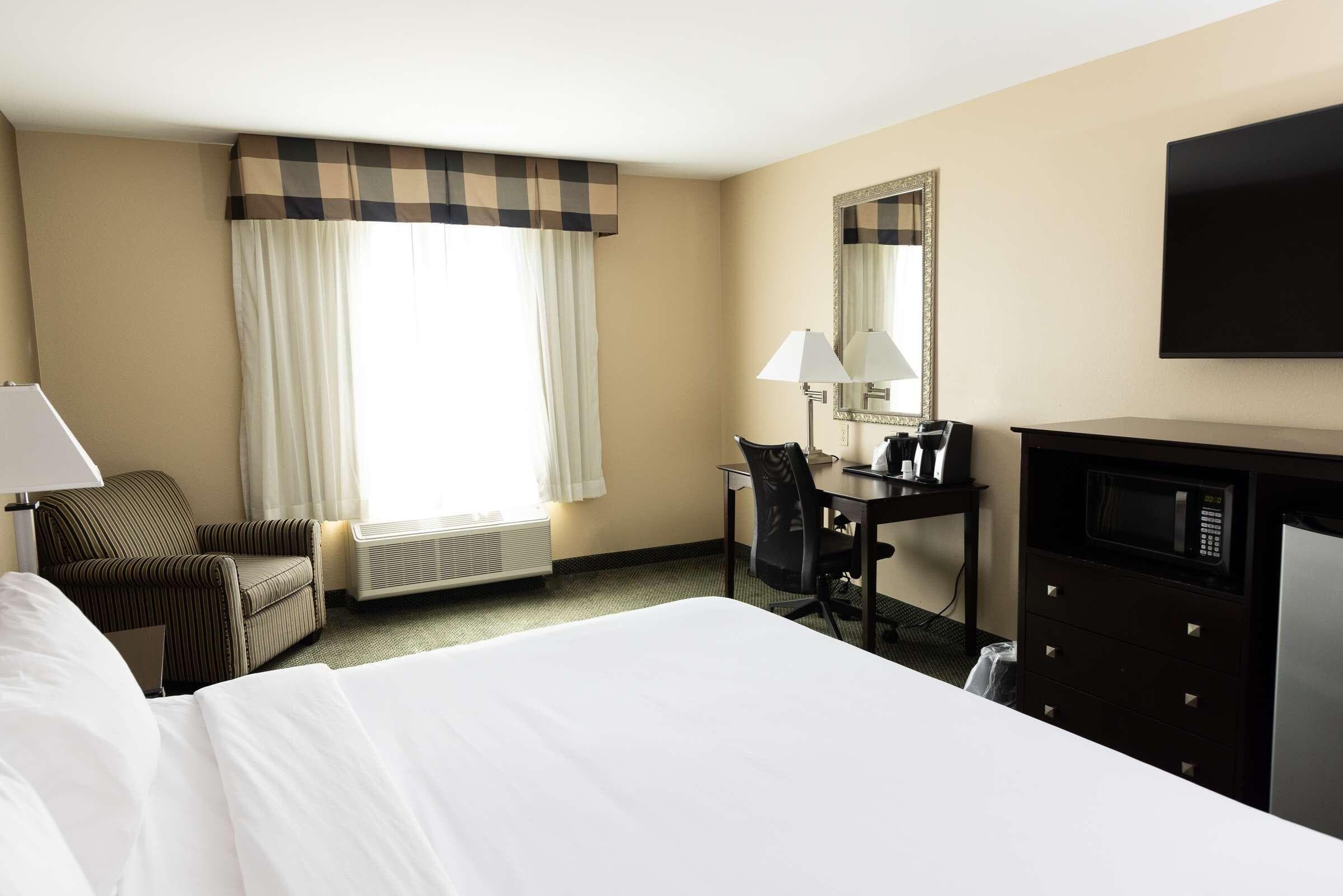 Country Inn & Suites by Radisson, Elizabethtown - Image 2