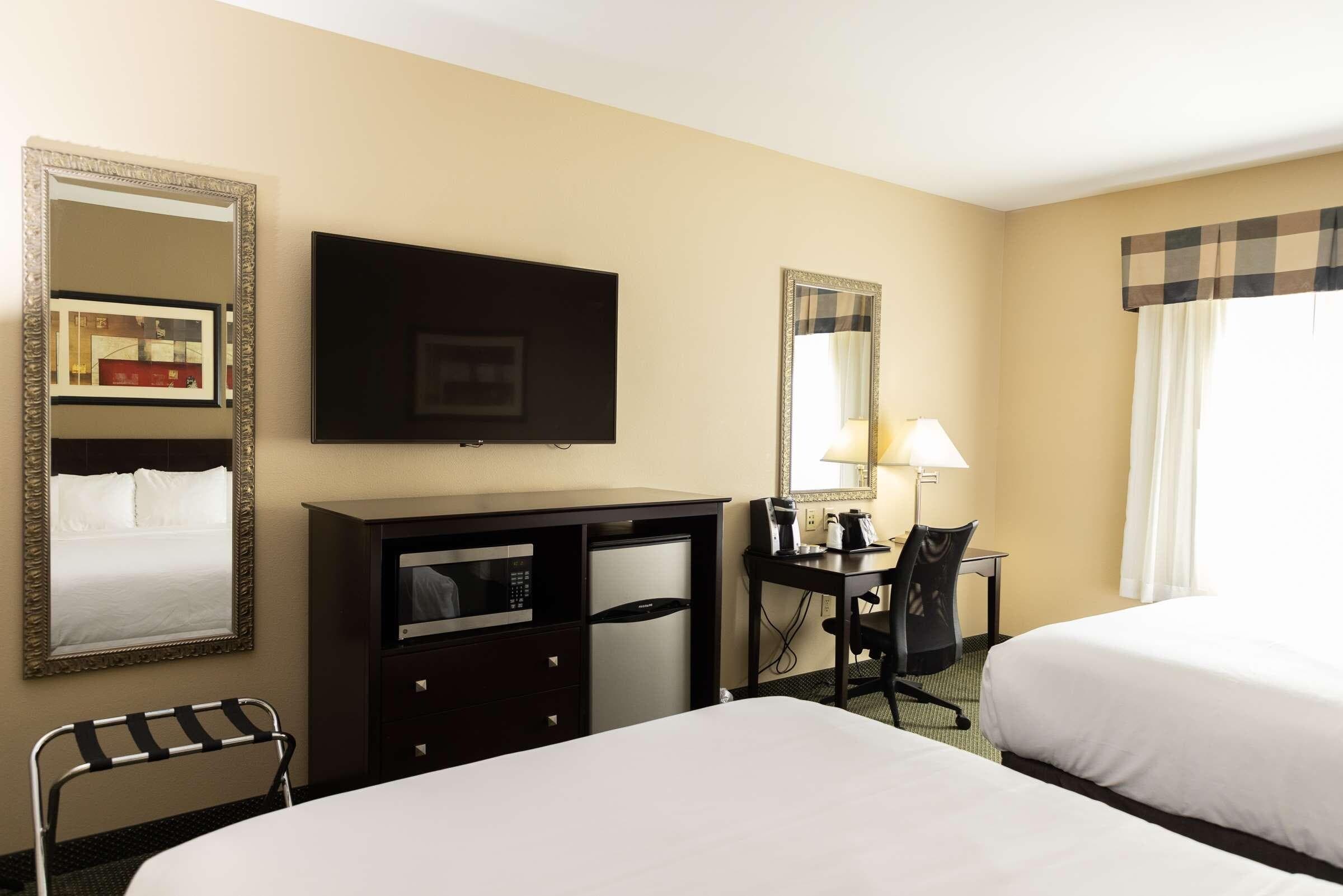 Country Inn & Suites by Radisson, Elizabethtown — 22