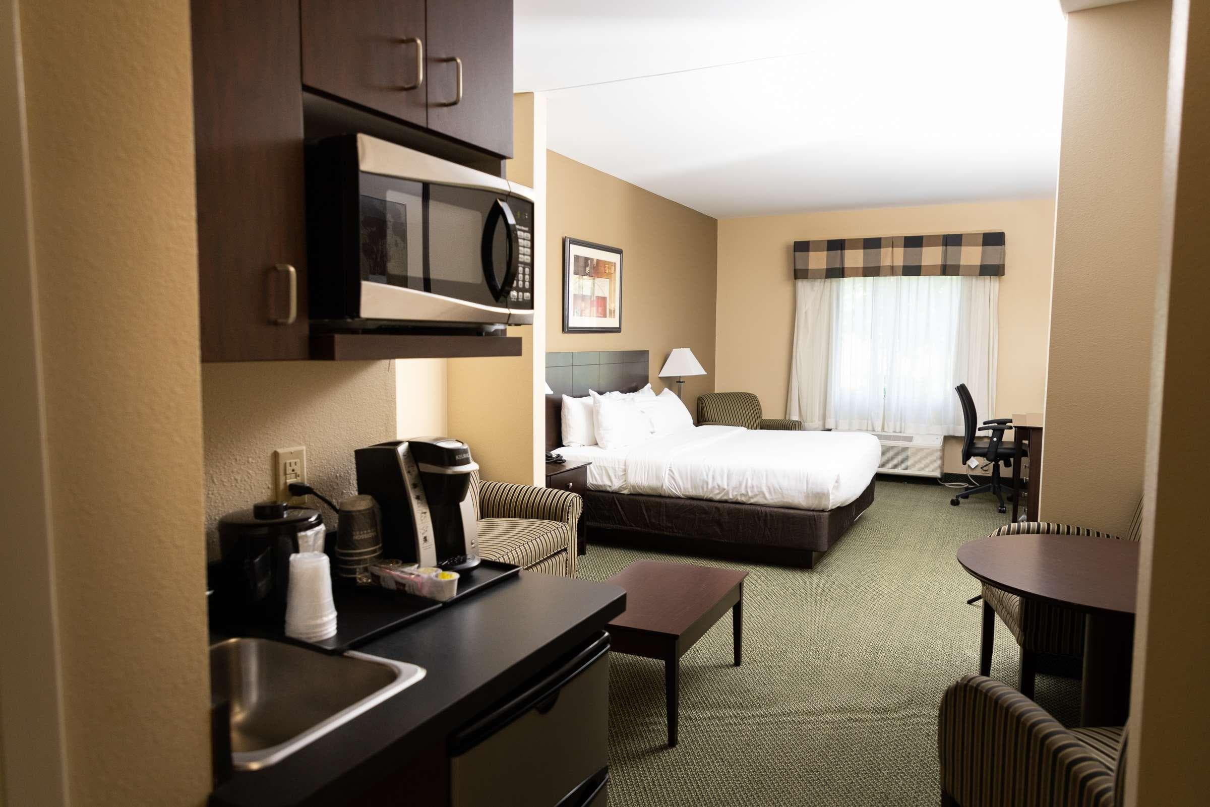 Country Inn & Suites by Radisson, Elizabethtown — 14