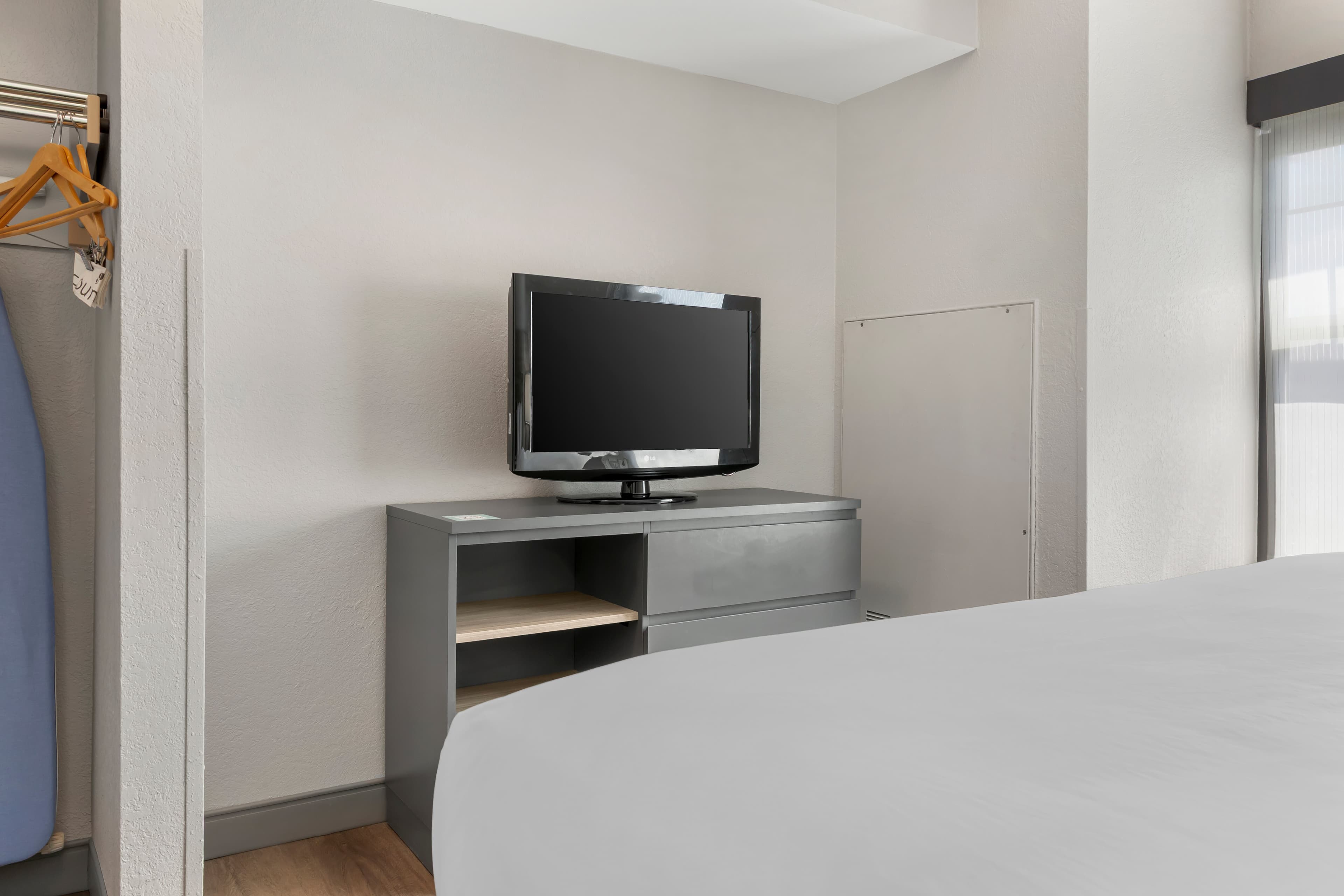 Country Inn & Suites by Radisson, Georgetown, KY — 8