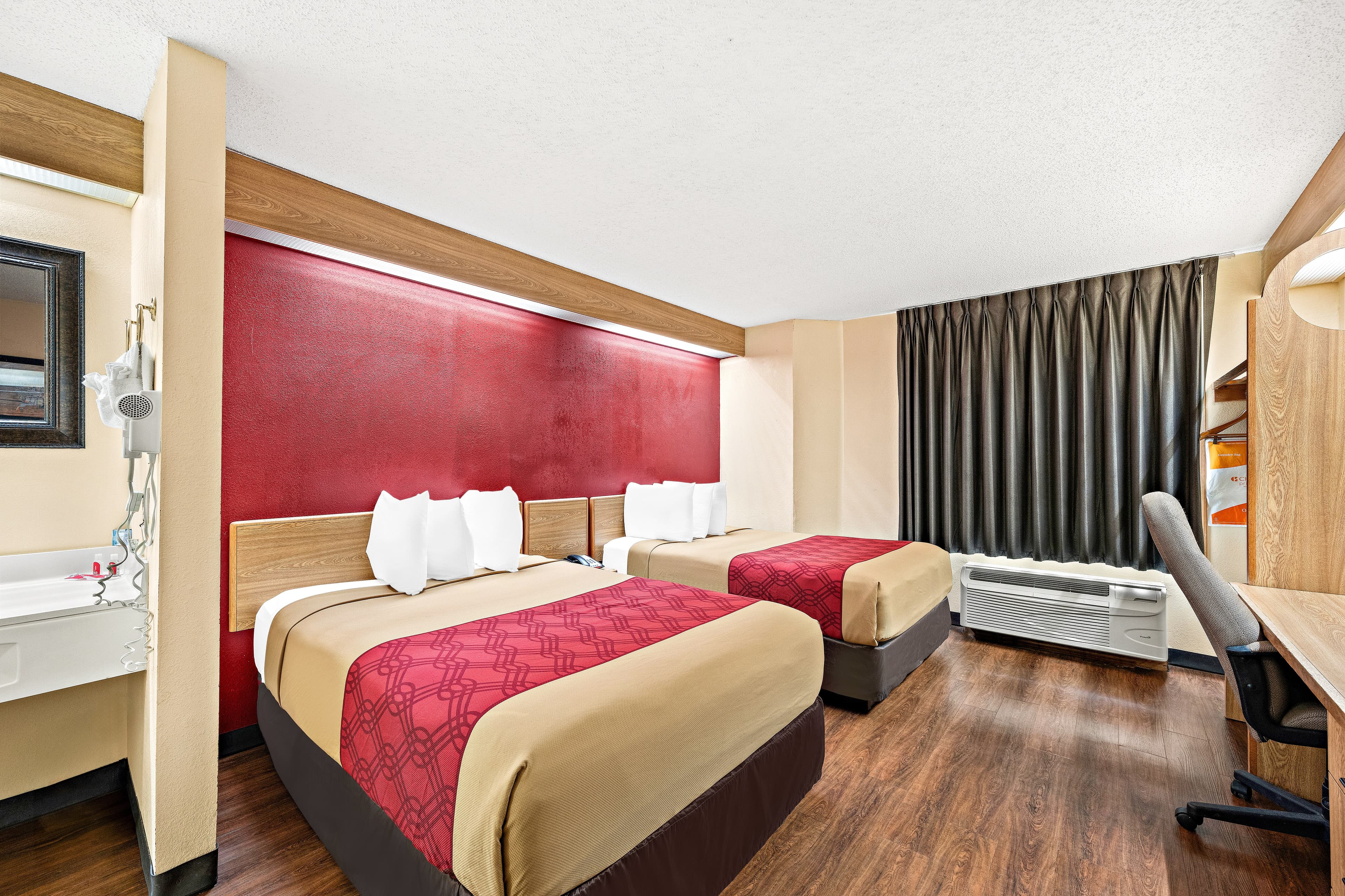 Econo Lodge London North - Image 2