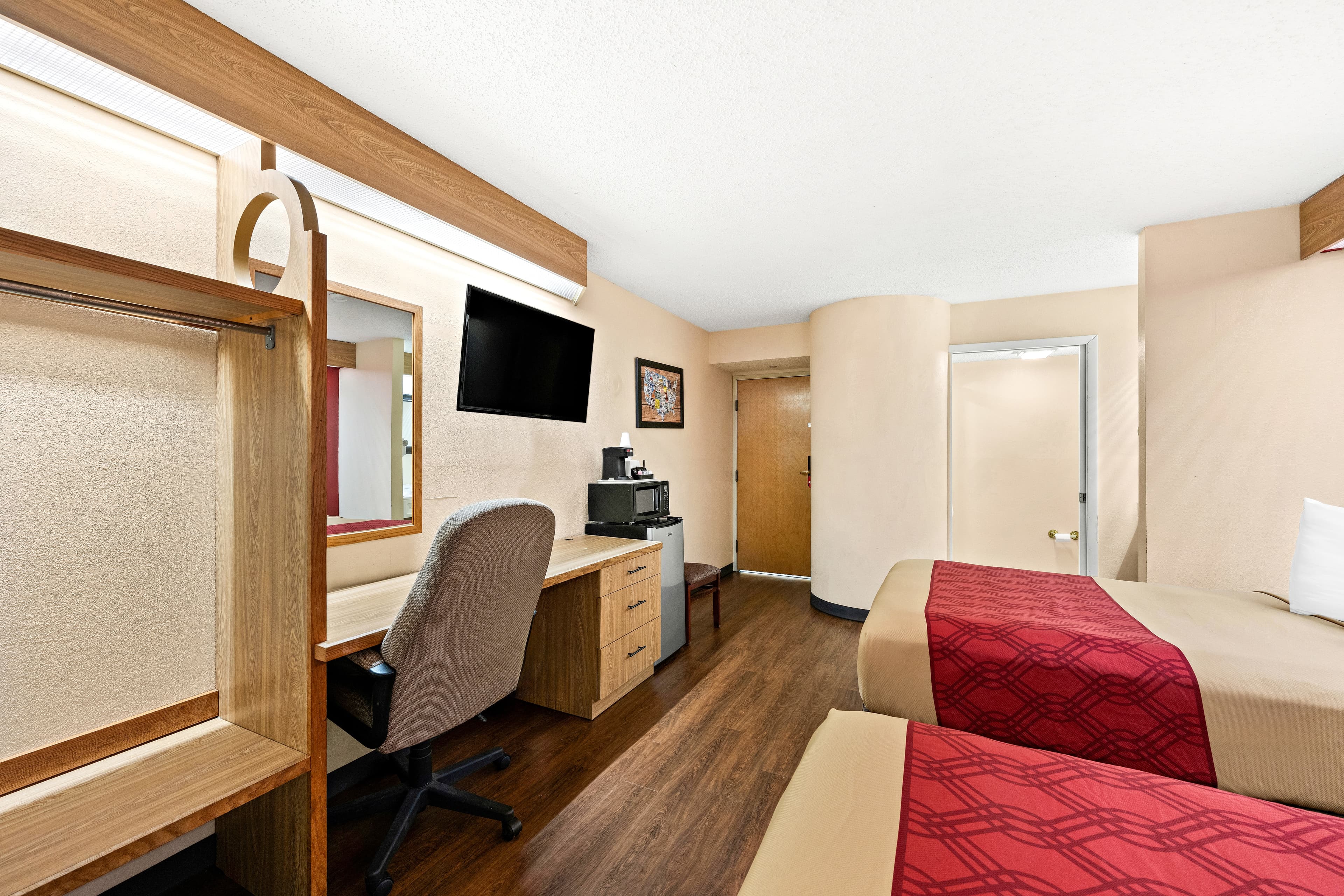 Econo Lodge London North — 6