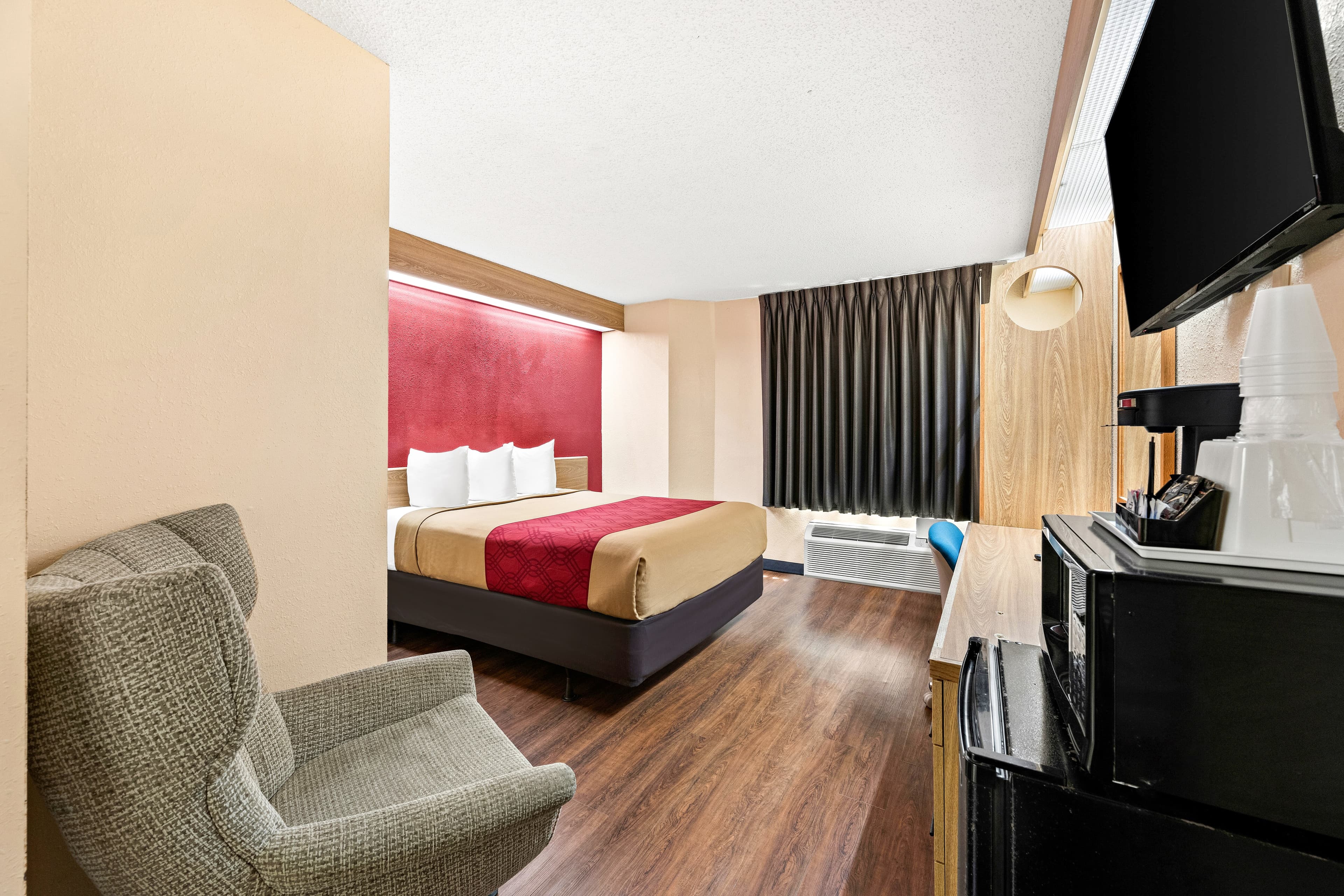 Econo Lodge London North — 16