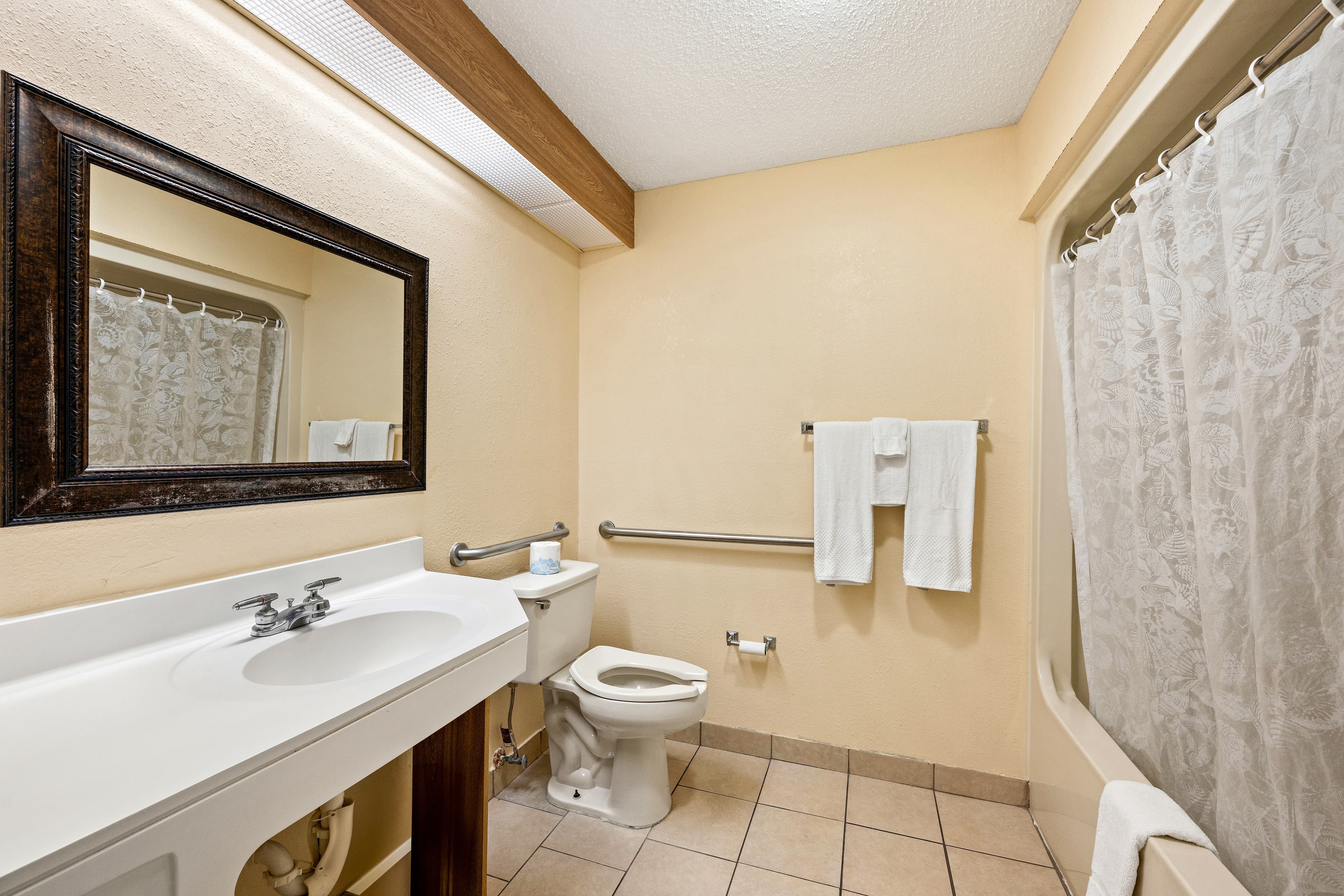 Econo Lodge London North — 17