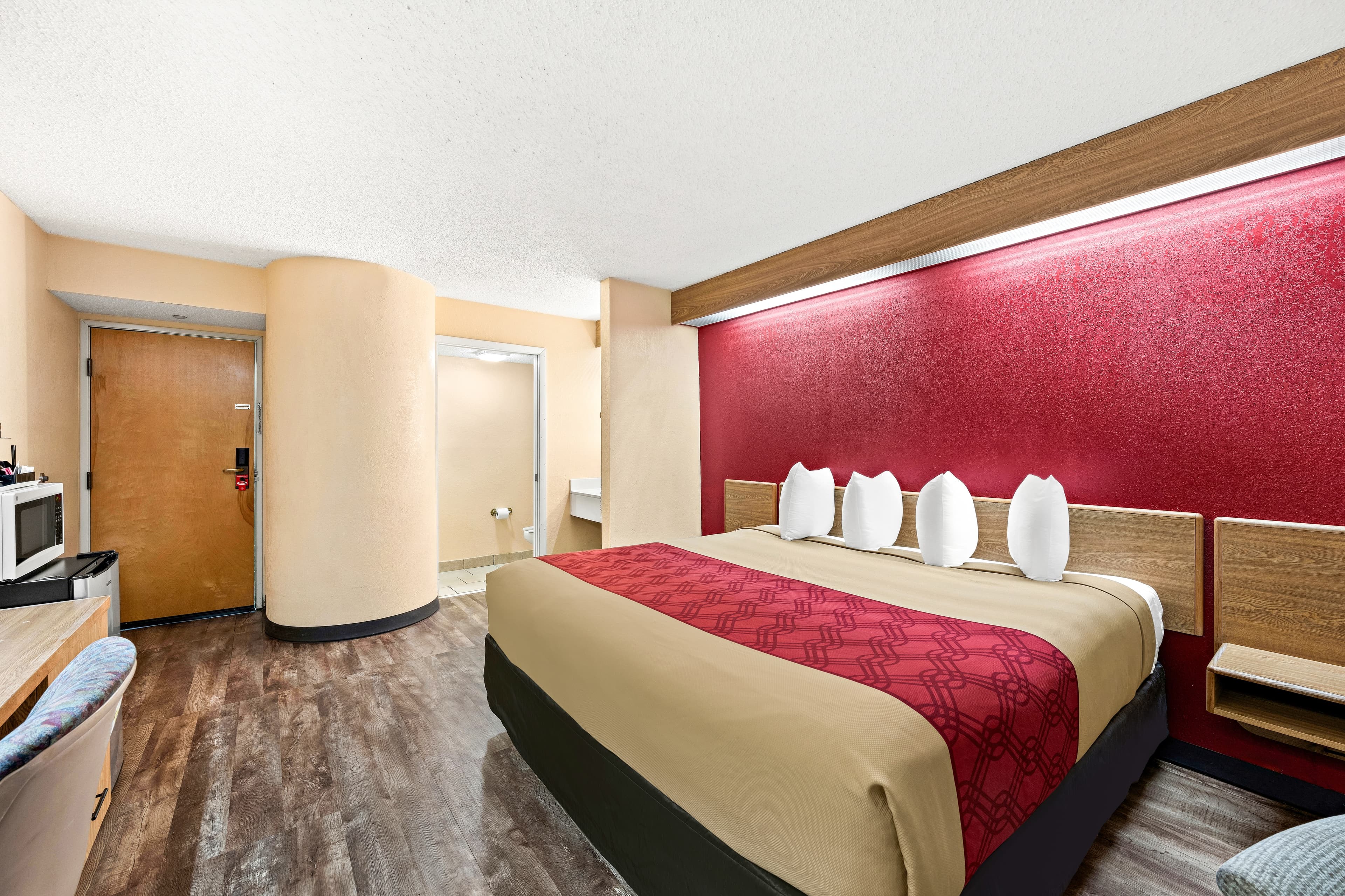 Econo Lodge London North — 8
