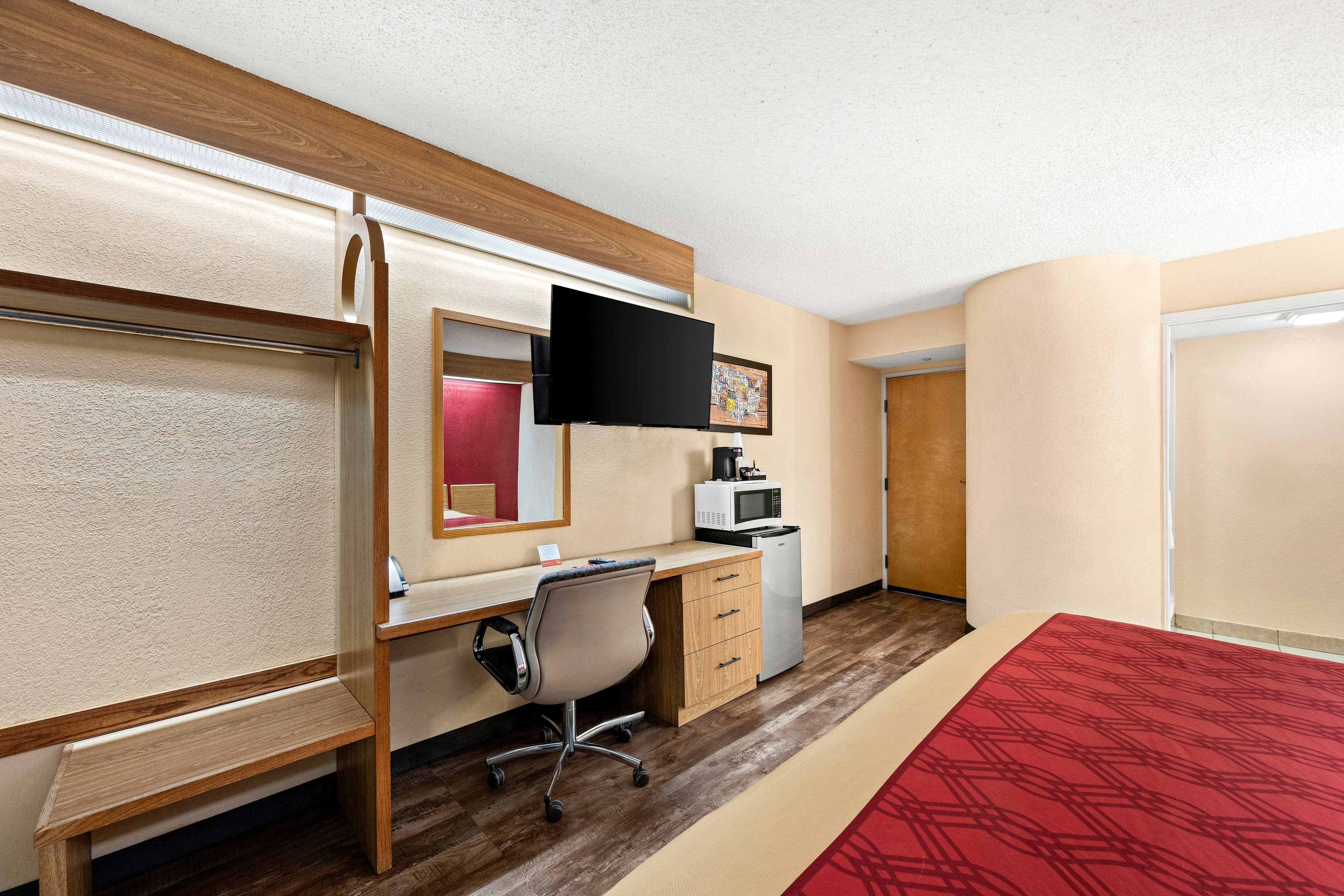 Econo Lodge London North — 9