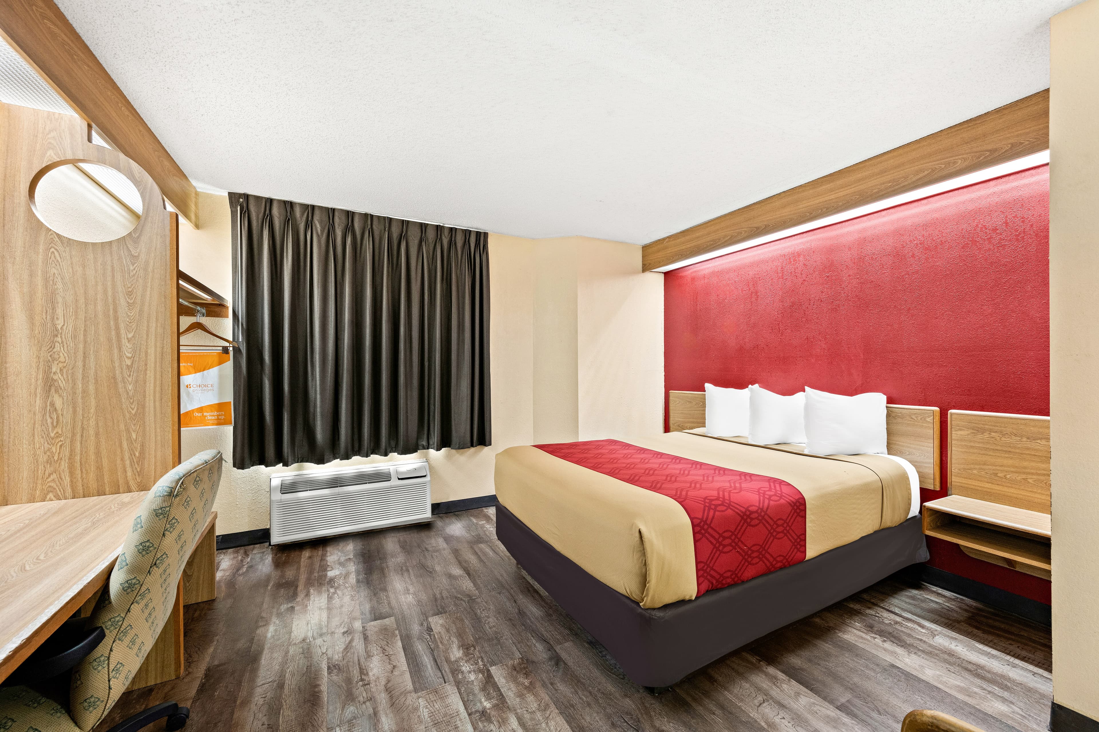 Econo Lodge London North — 22