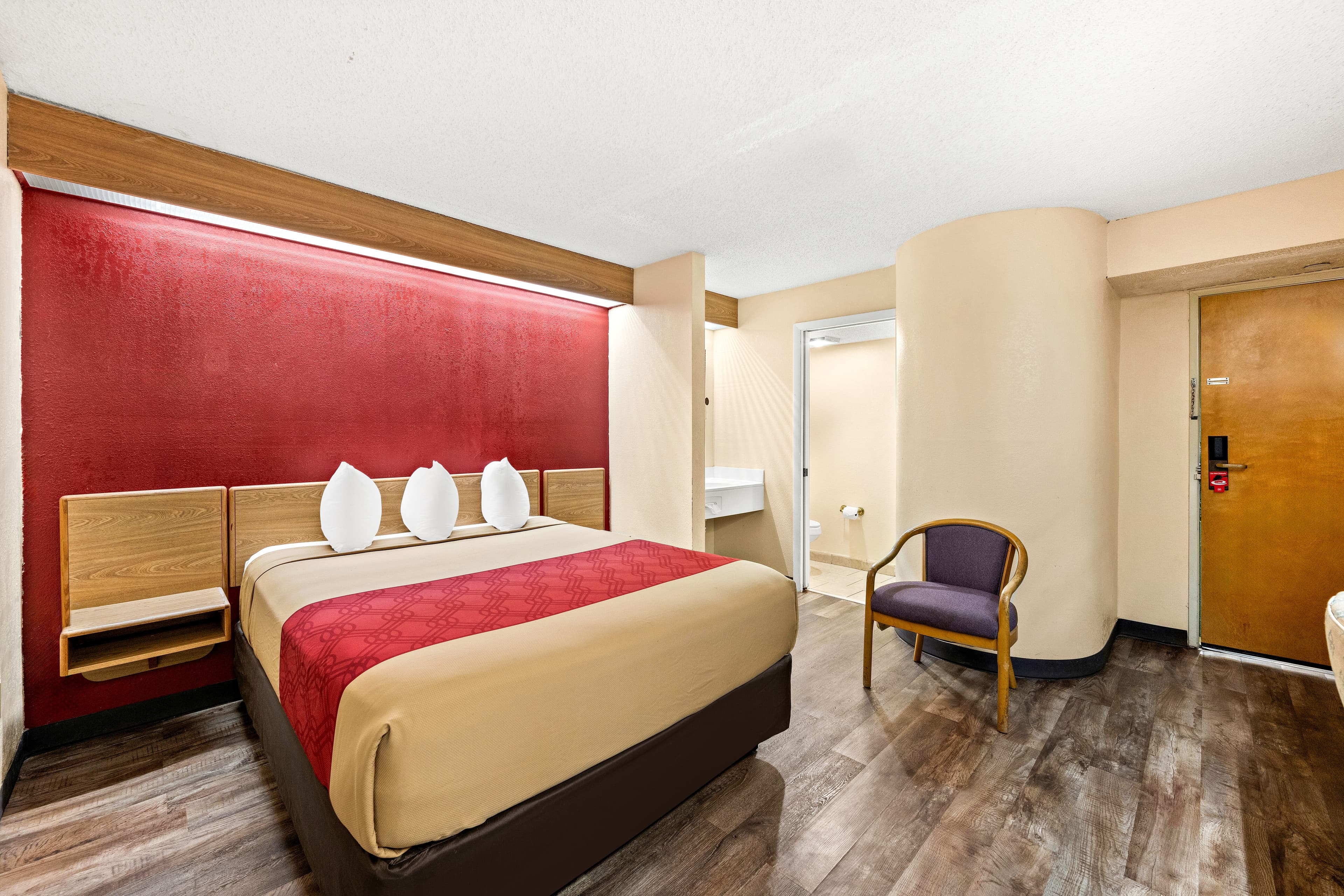 Econo Lodge London North — 23