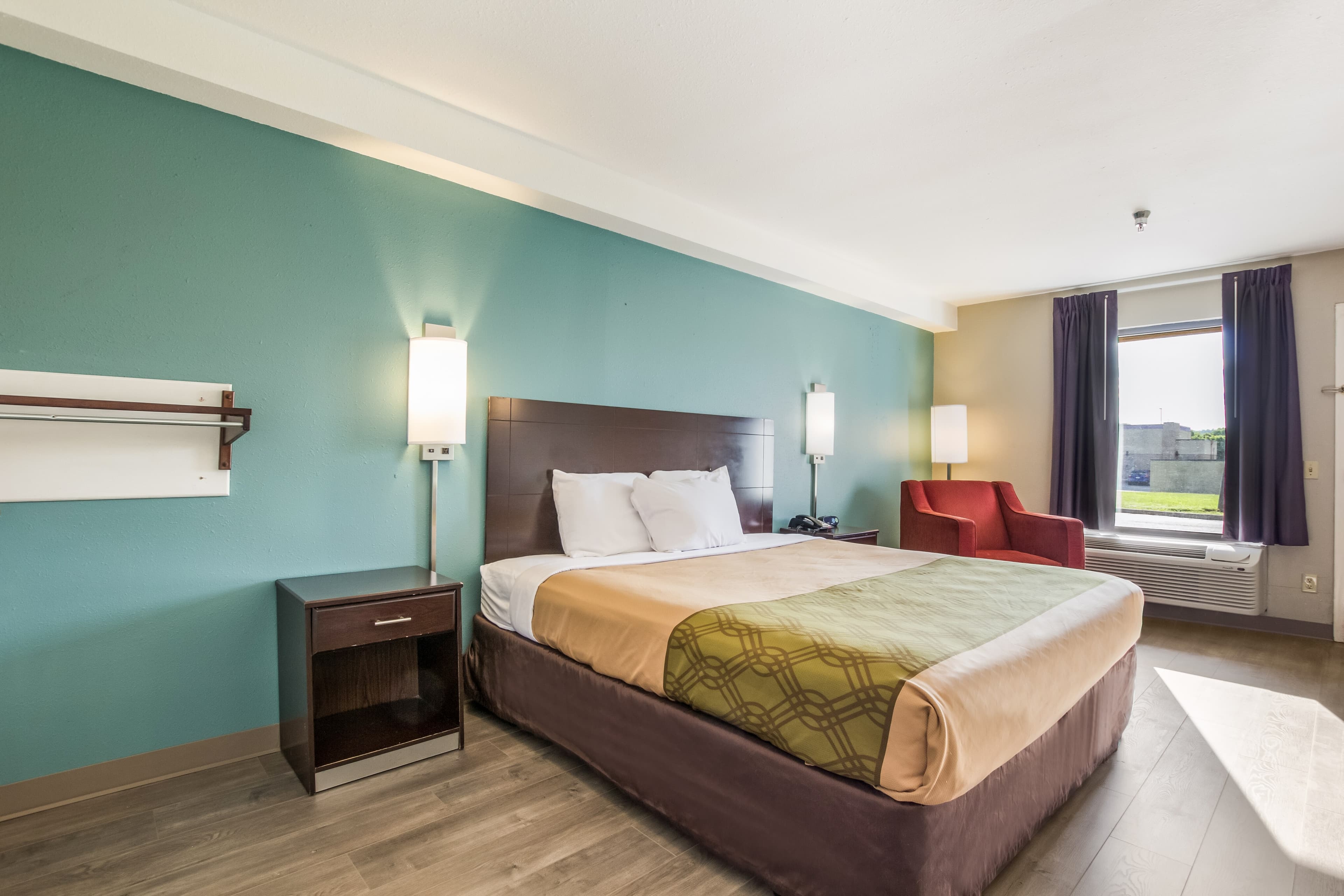 Econo Lodge Inn & Suites Brooks - Louisville South - Image 2