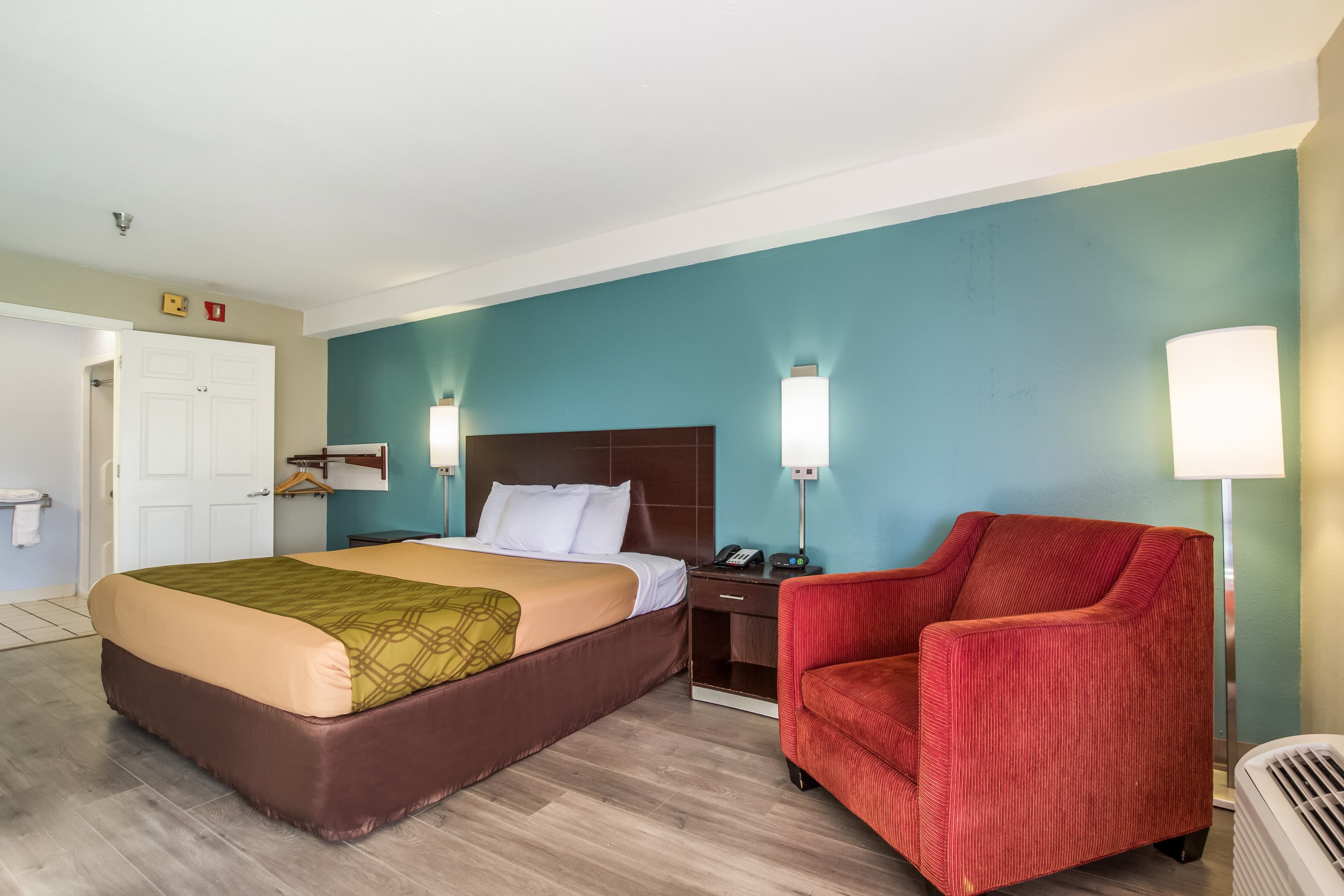 Econo Lodge Inn & Suites Brooks - Louisville South - Image 3