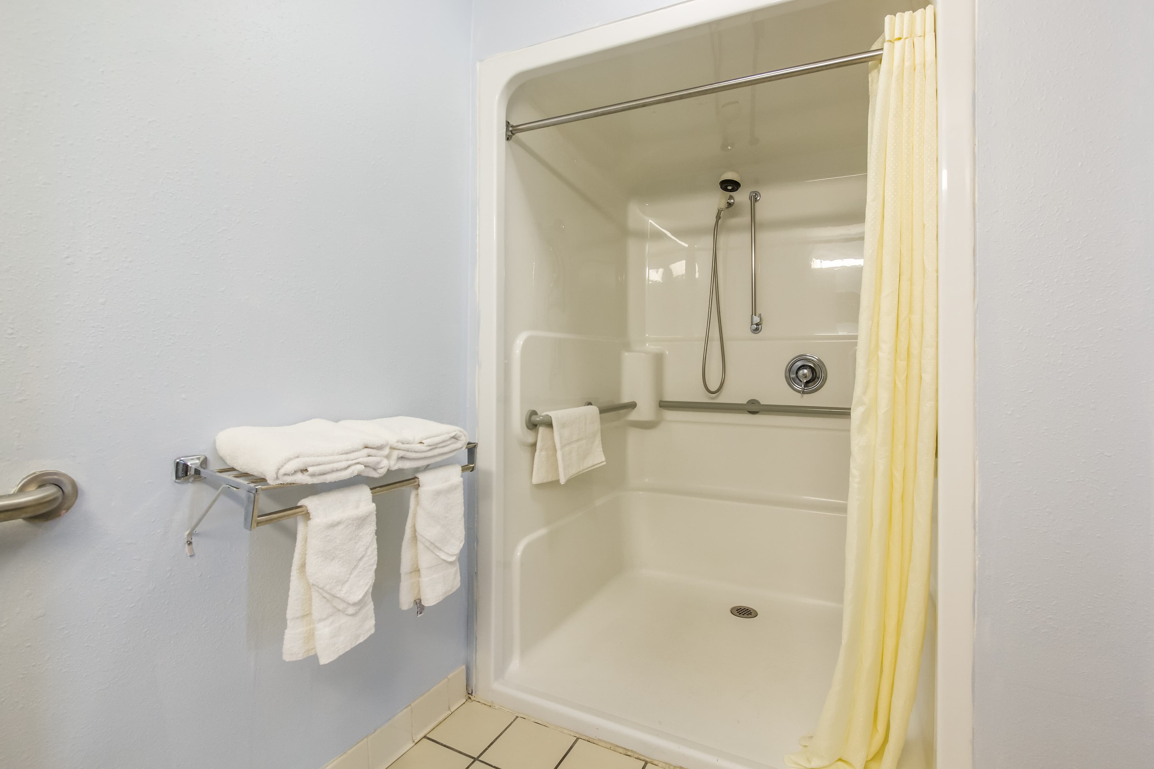 Econo Lodge Inn & Suites Brooks - Louisville South - Image 5