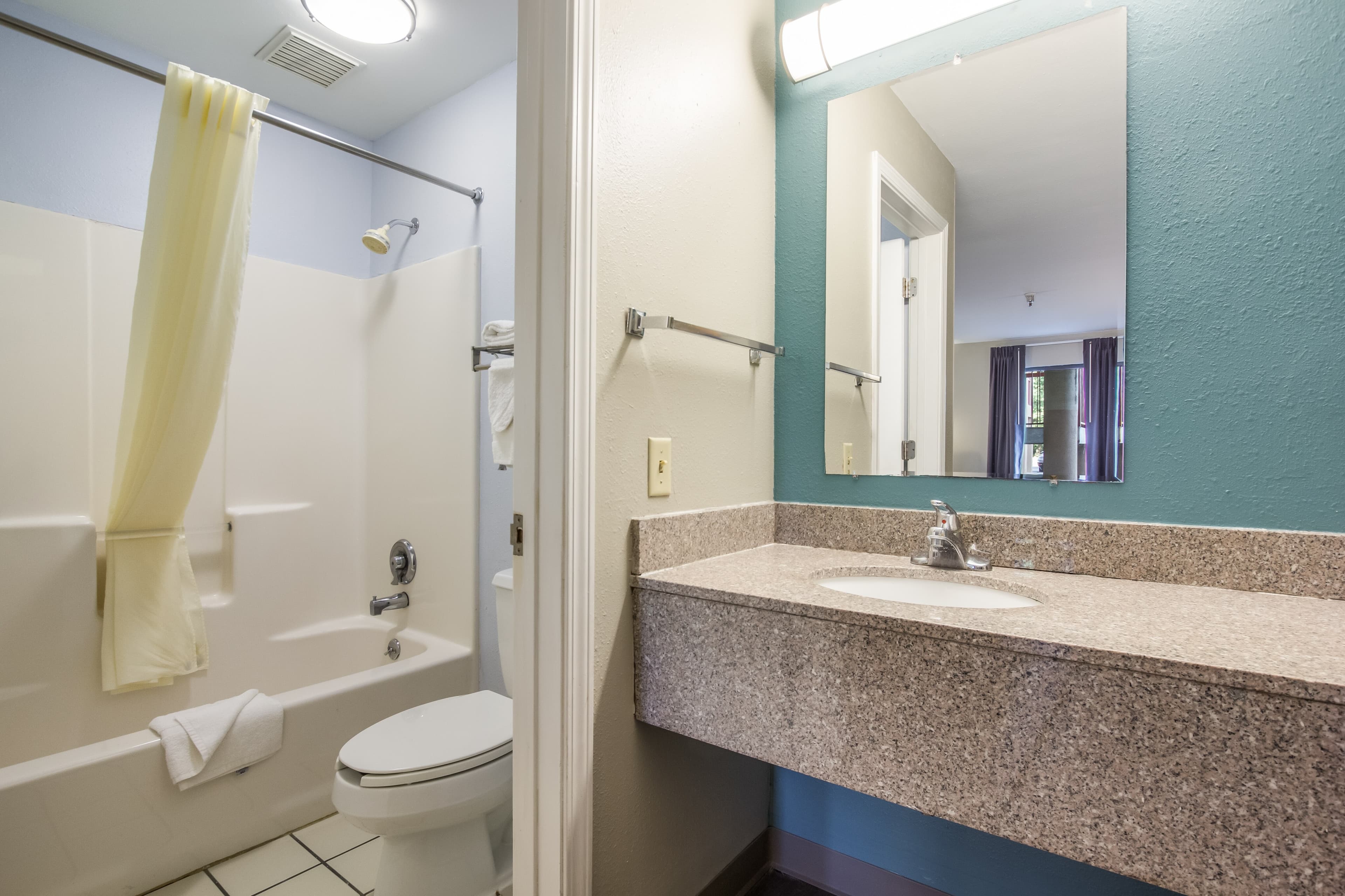 Econo Lodge Inn & Suites Brooks - Louisville South — 14