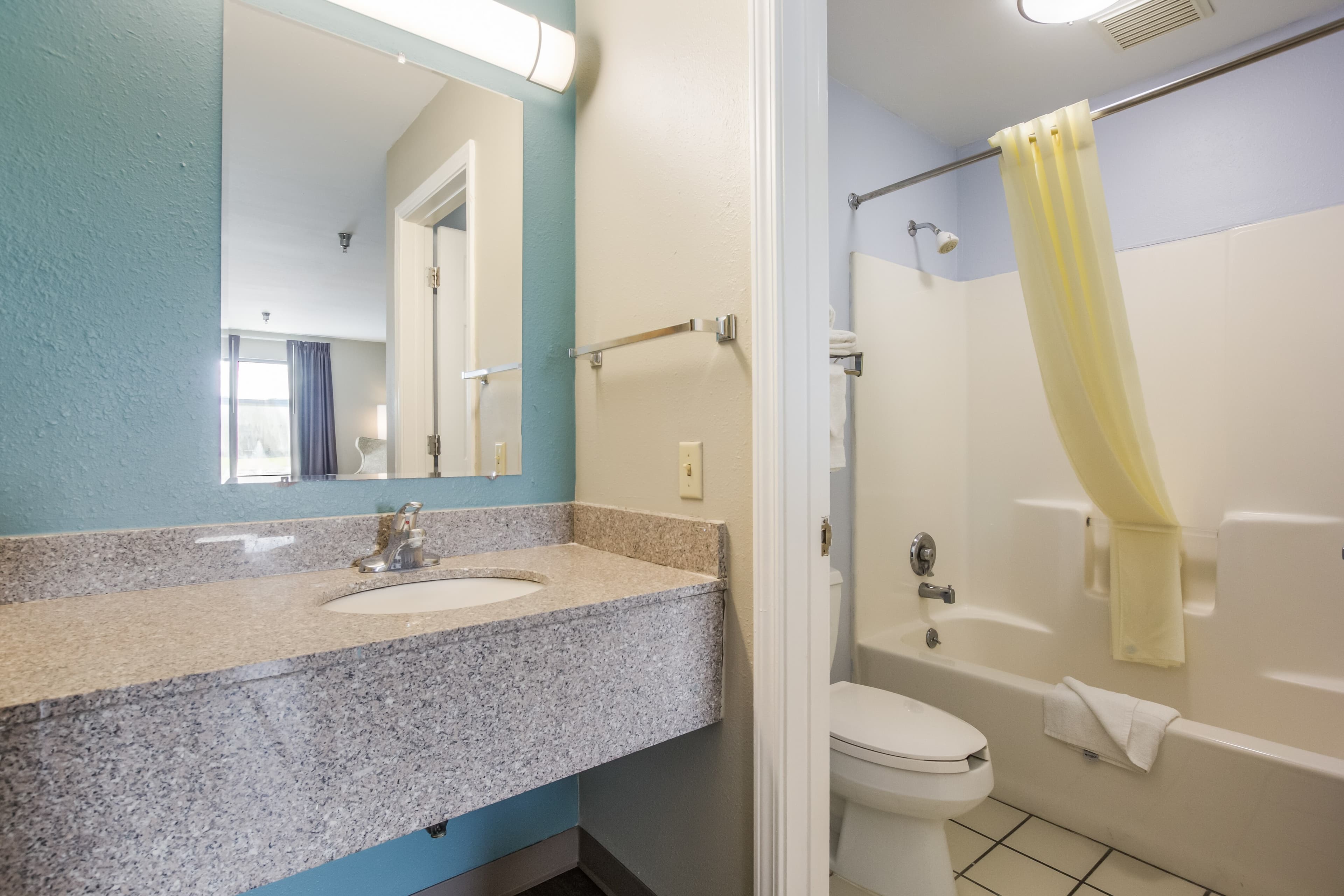 Econo Lodge Inn & Suites Brooks - Louisville South — 22