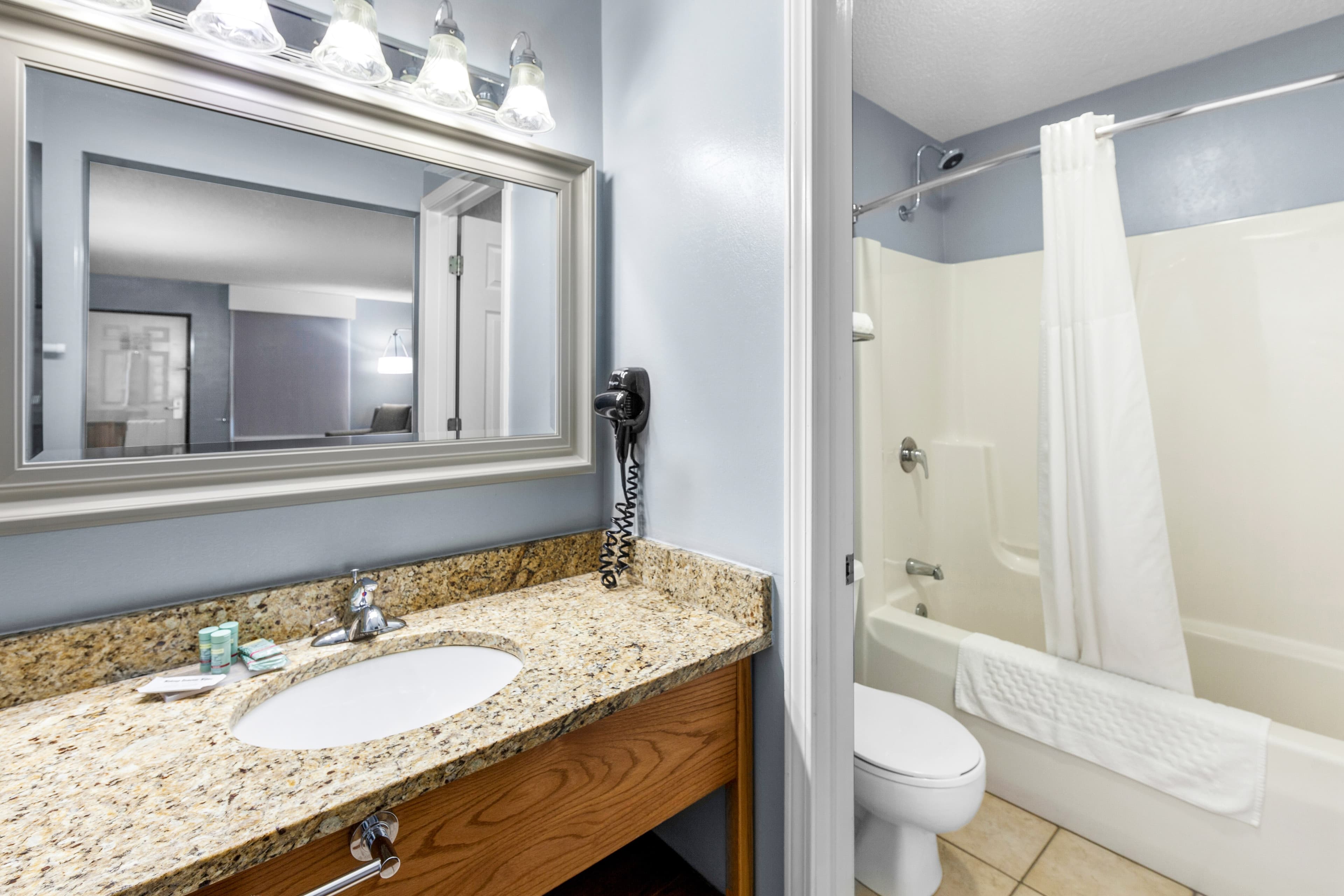 Quality Inn - Image 3