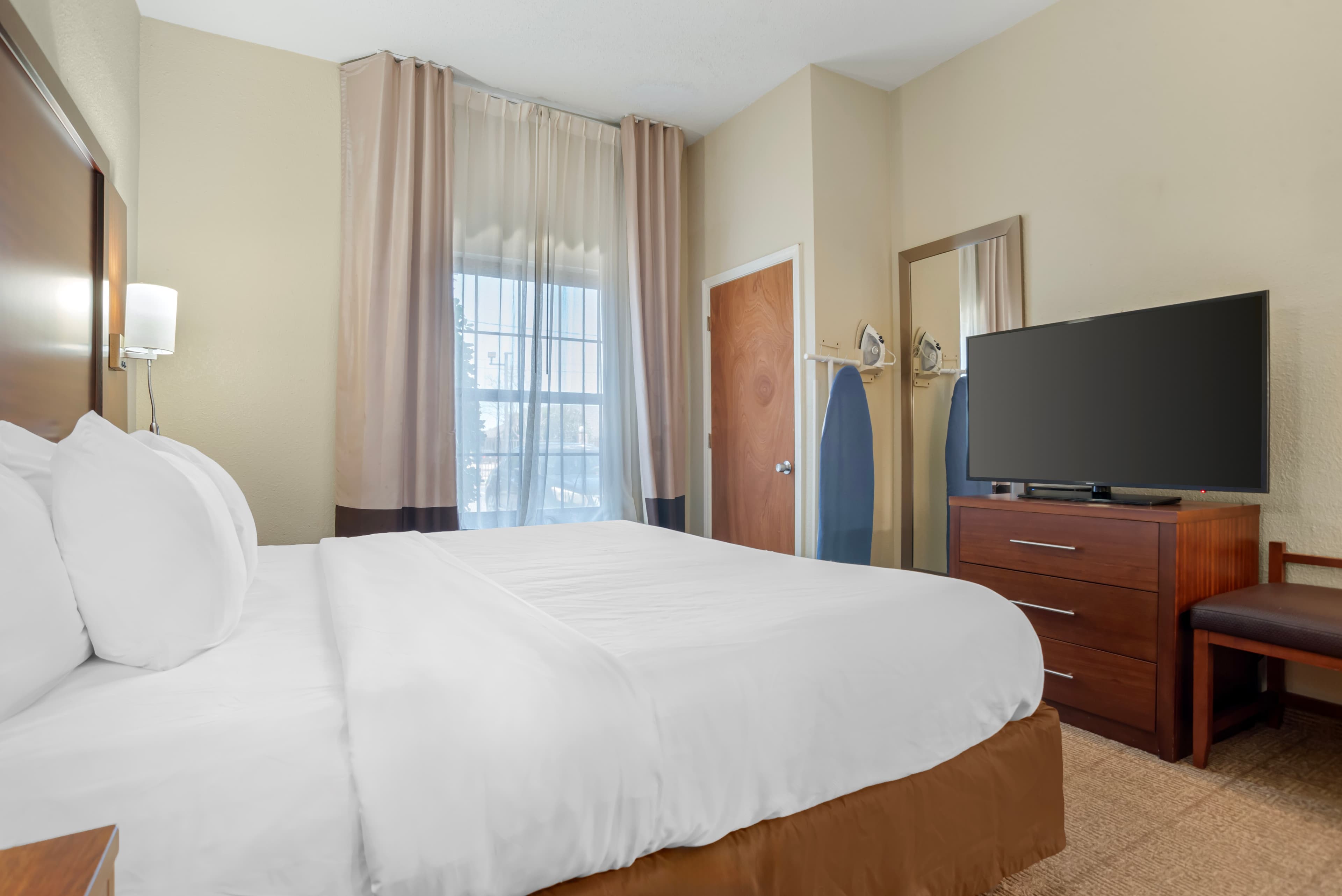Comfort Suites Monroe - Image 2