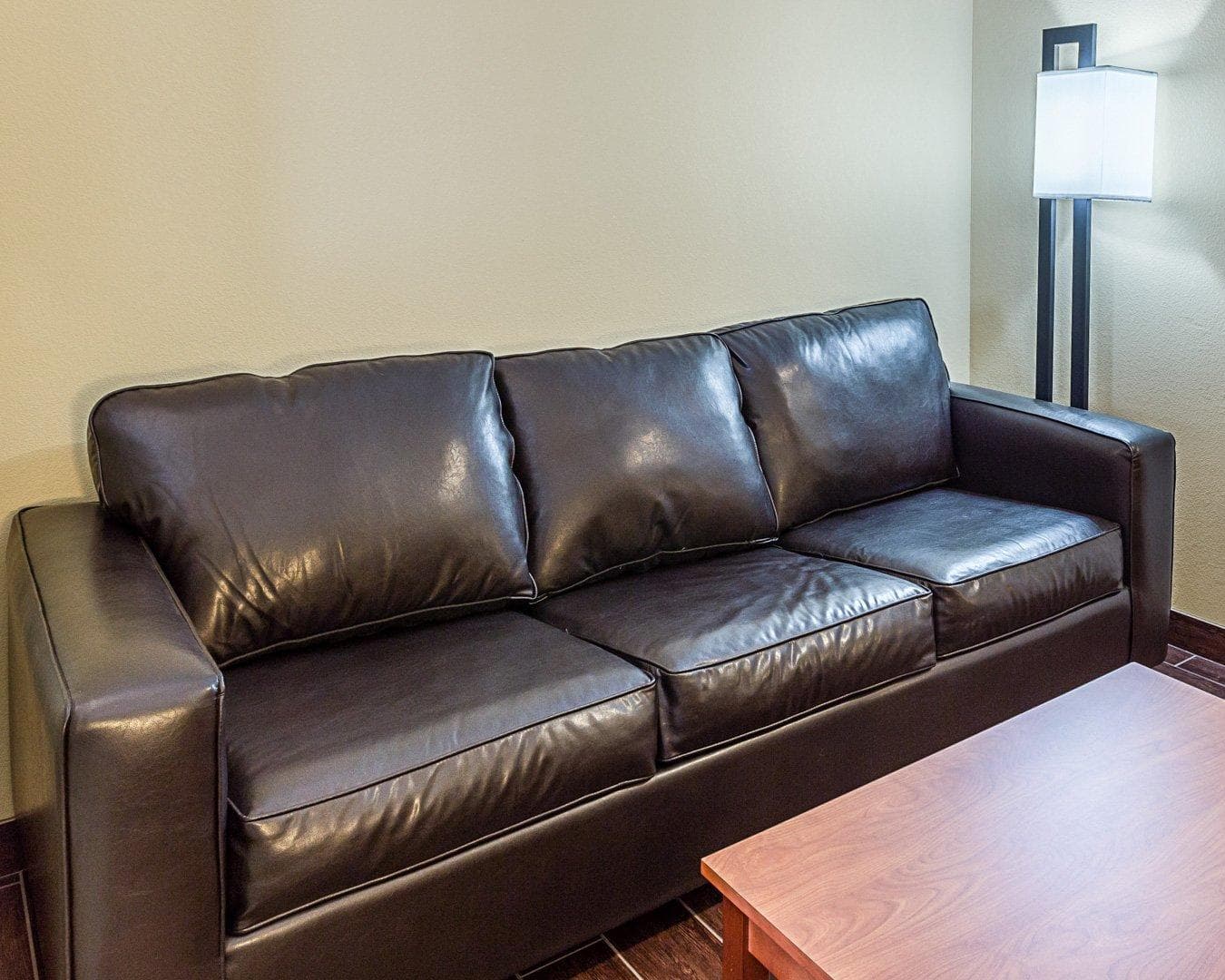 Comfort Suites near Tanger Outlet Mall - Image 5