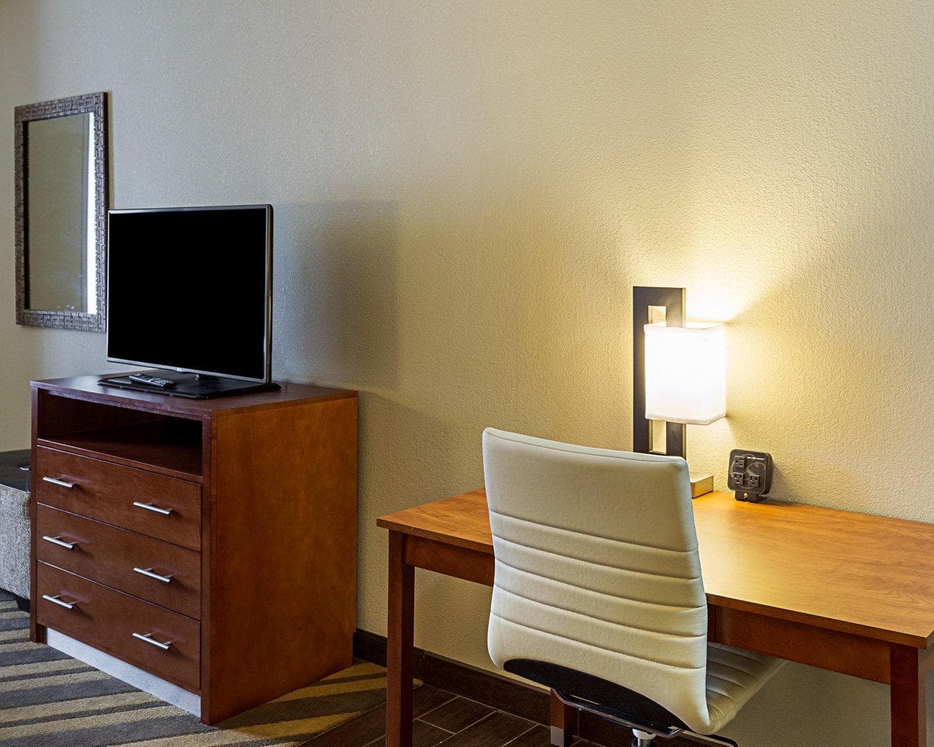 Comfort Suites near Tanger Outlet Mall — 18