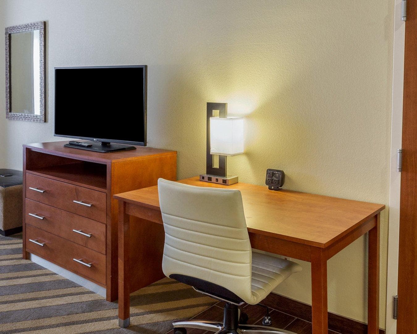 Comfort Suites near Tanger Outlet Mall — 10