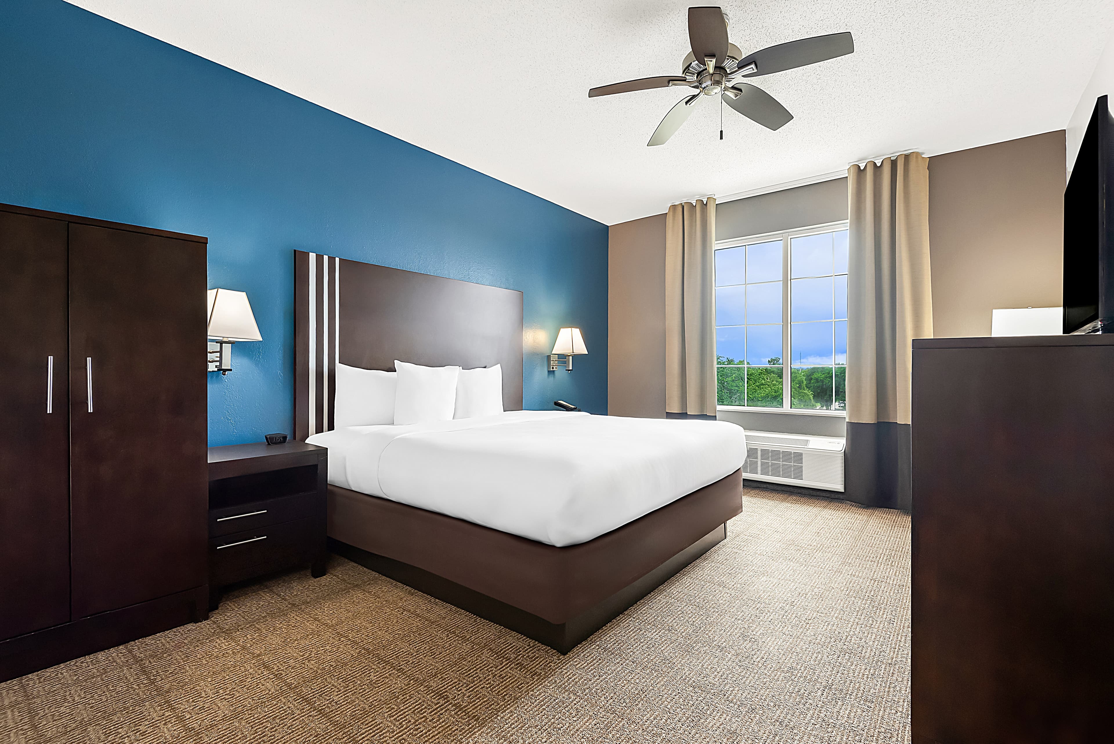 Comfort Suites New Orleans East - Image 2