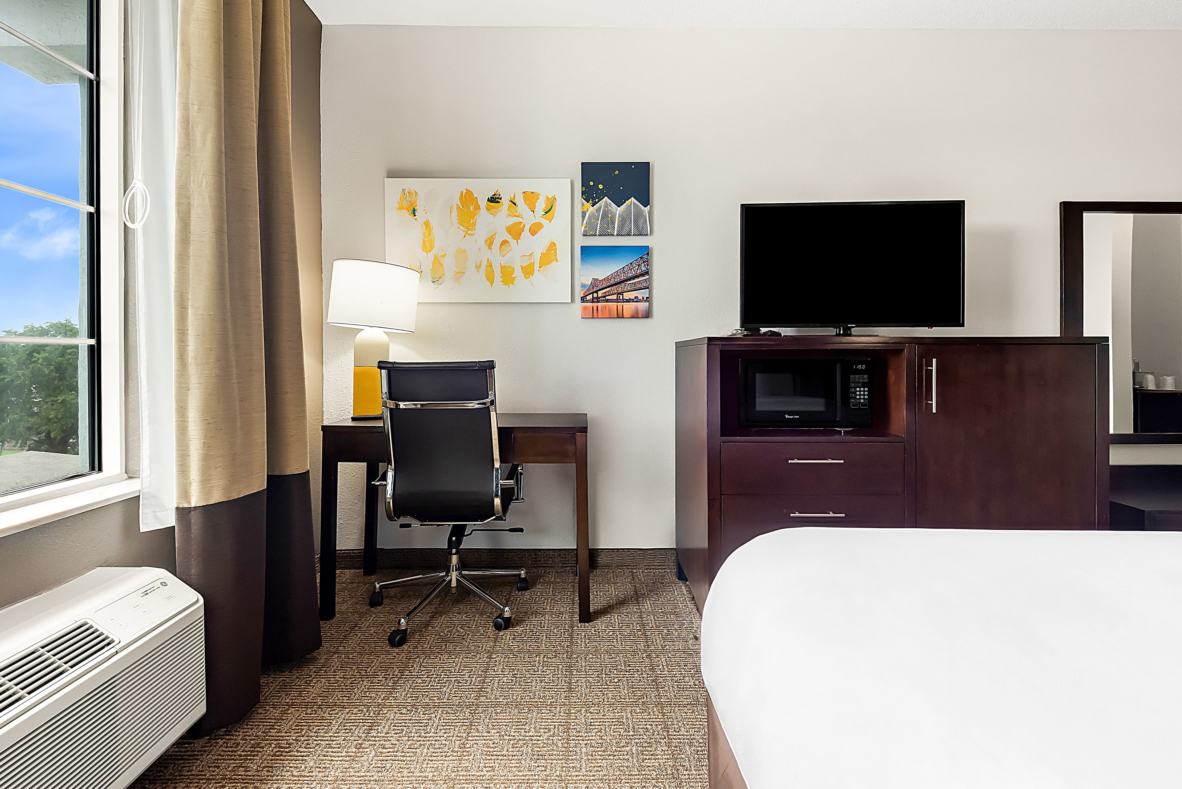 Comfort Suites New Orleans East - Image 4