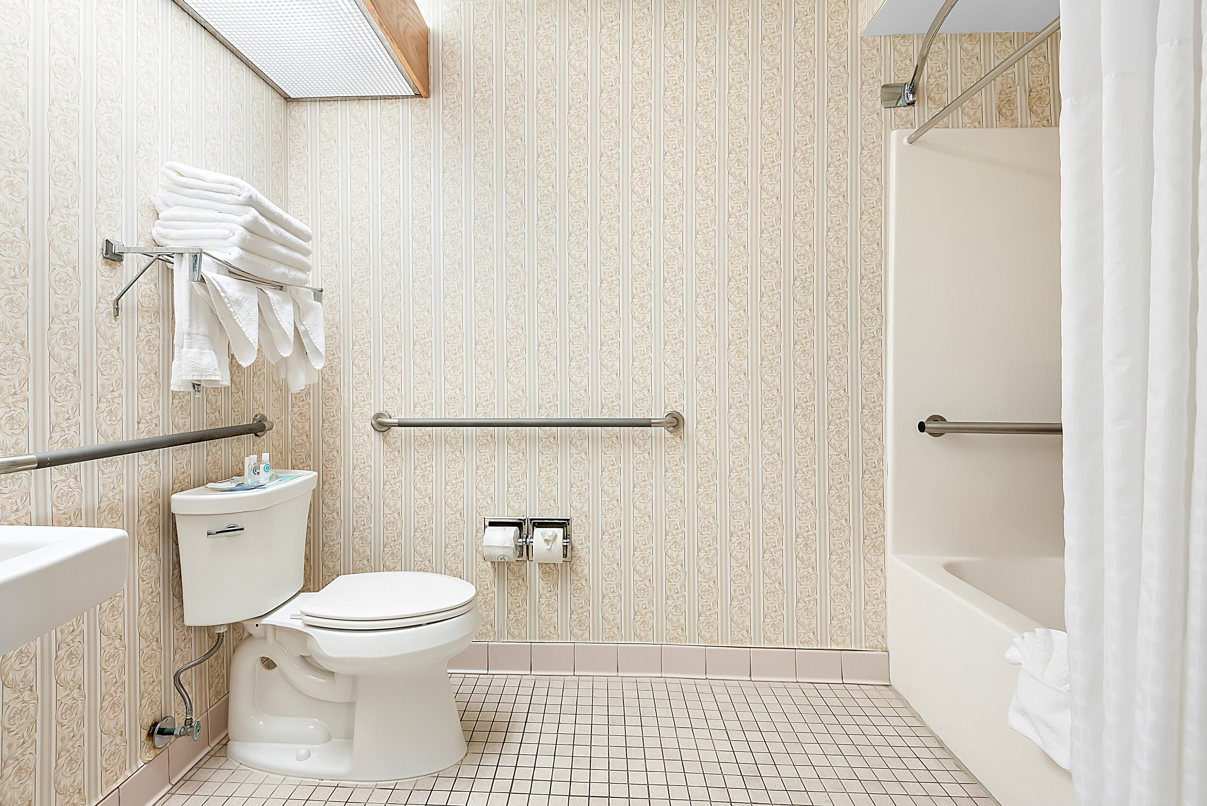 Comfort Suites New Orleans East — 6
