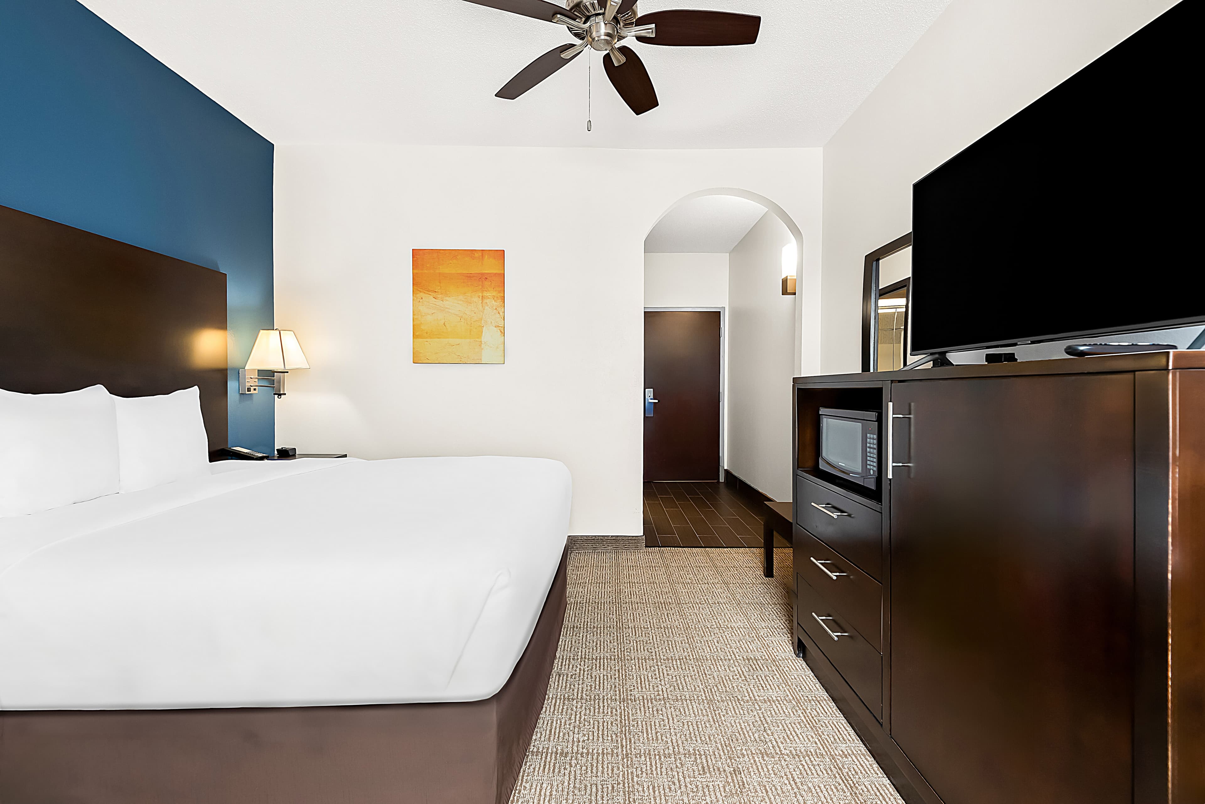 Comfort Suites New Orleans East - Image 1