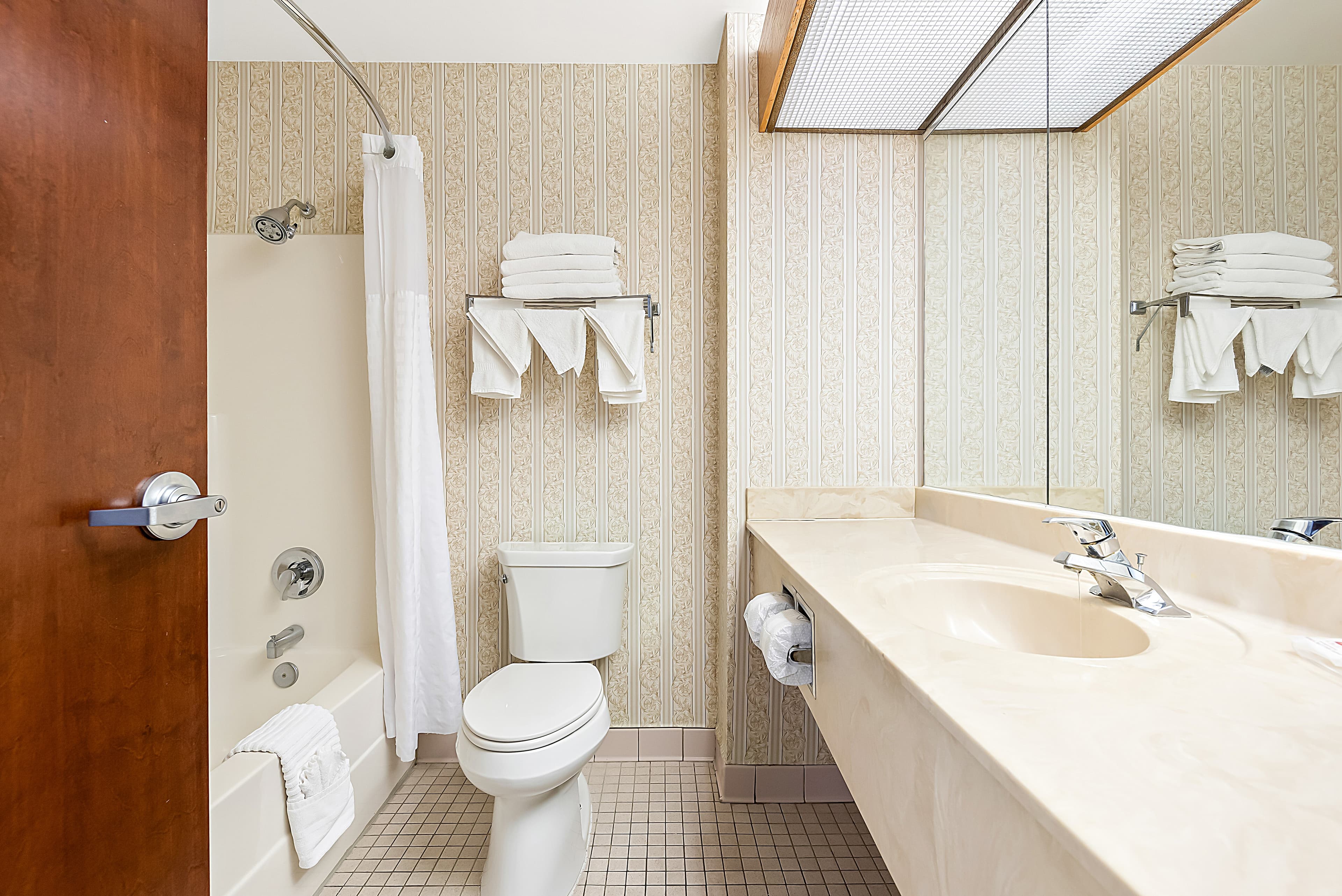 Comfort Suites New Orleans East — 16
