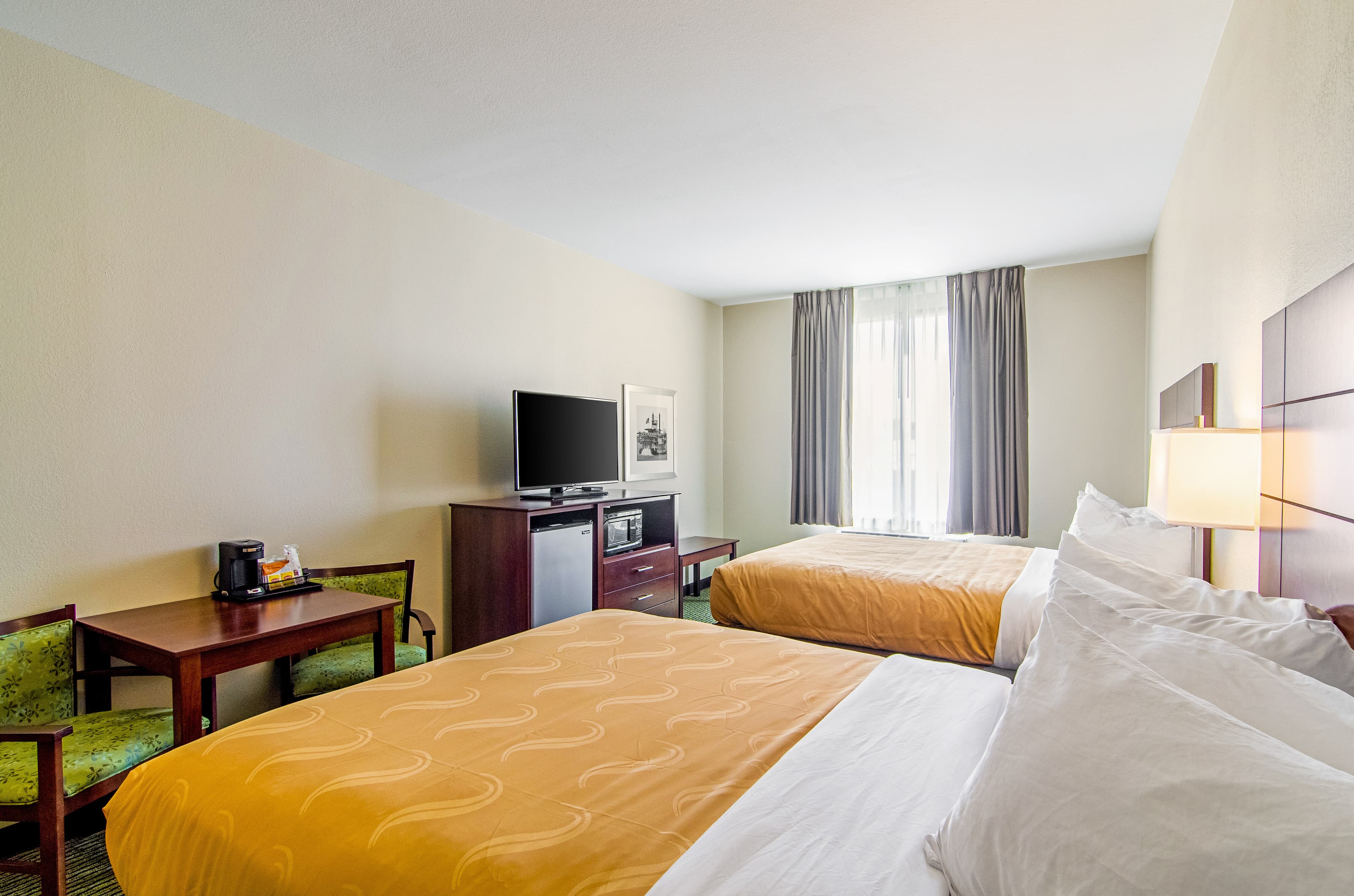 Quality Inn & Suites Near Tanger Outlet Mall - Image 4