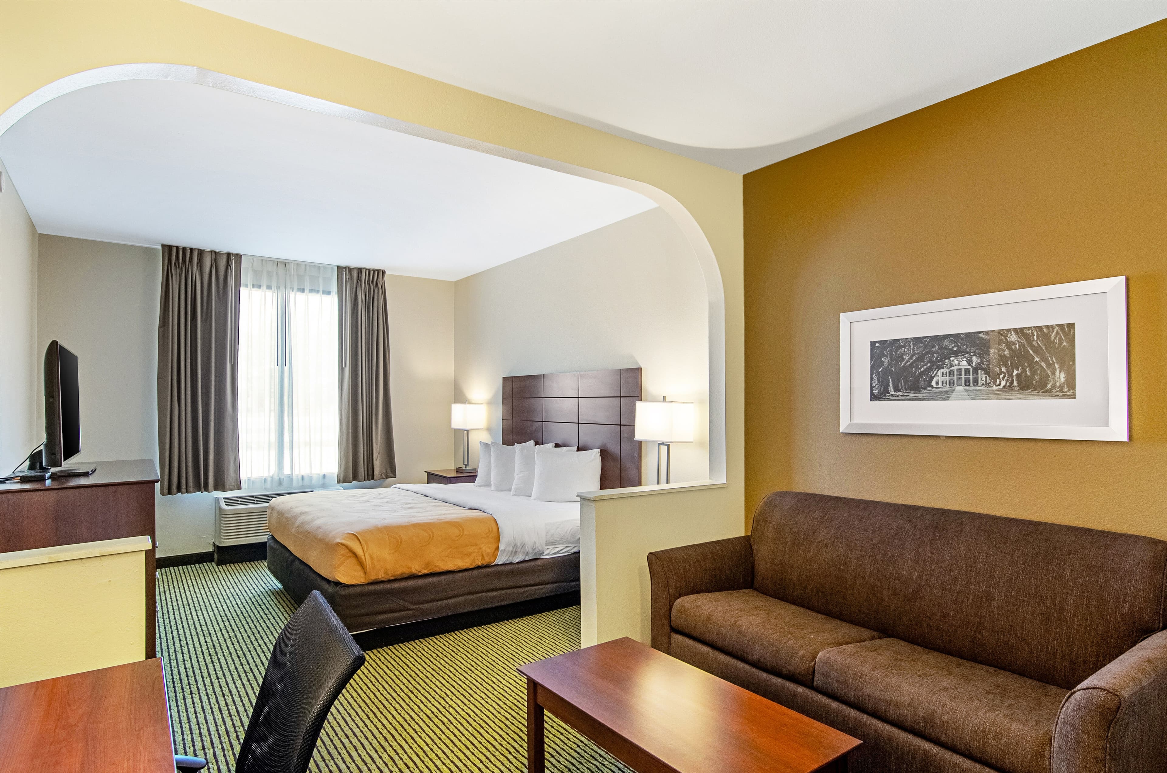 Quality Inn & Suites Near Tanger Outlet Mall — 8
